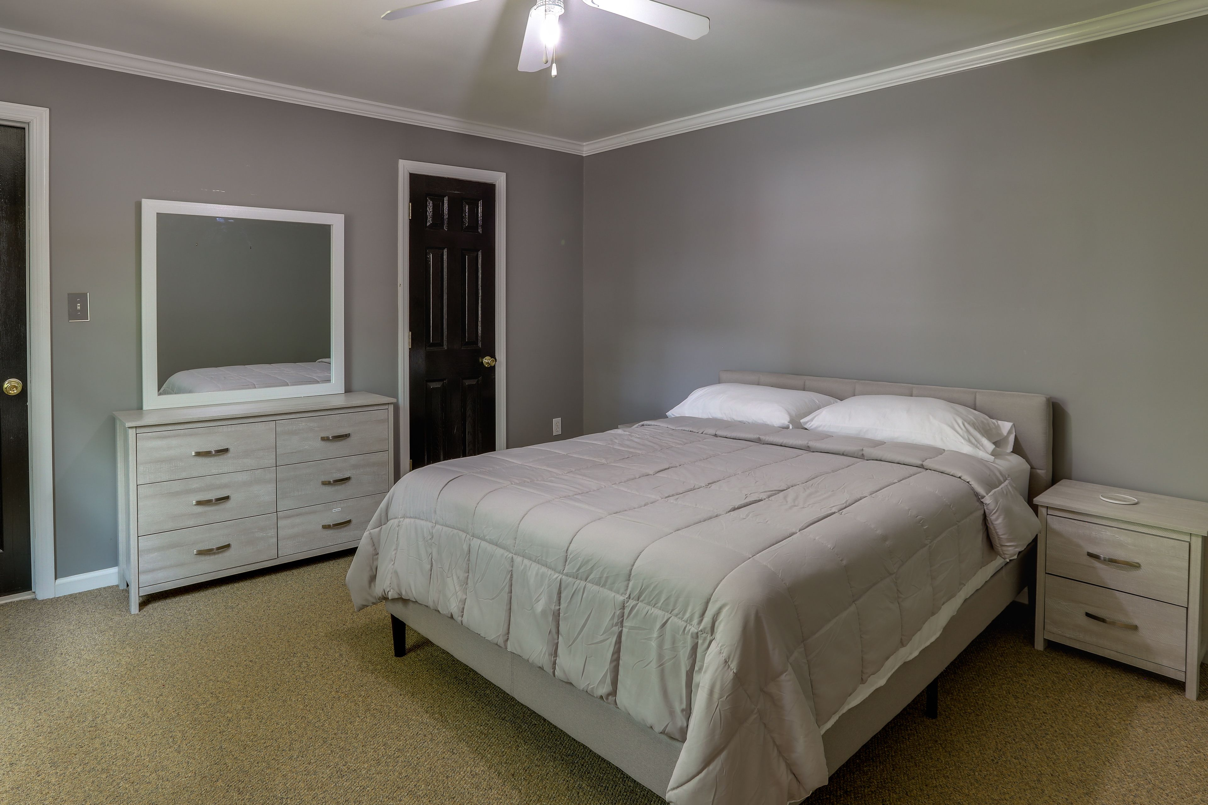 Bedroom 1 | Queen Bed | Linens Provided | 1st Floor
