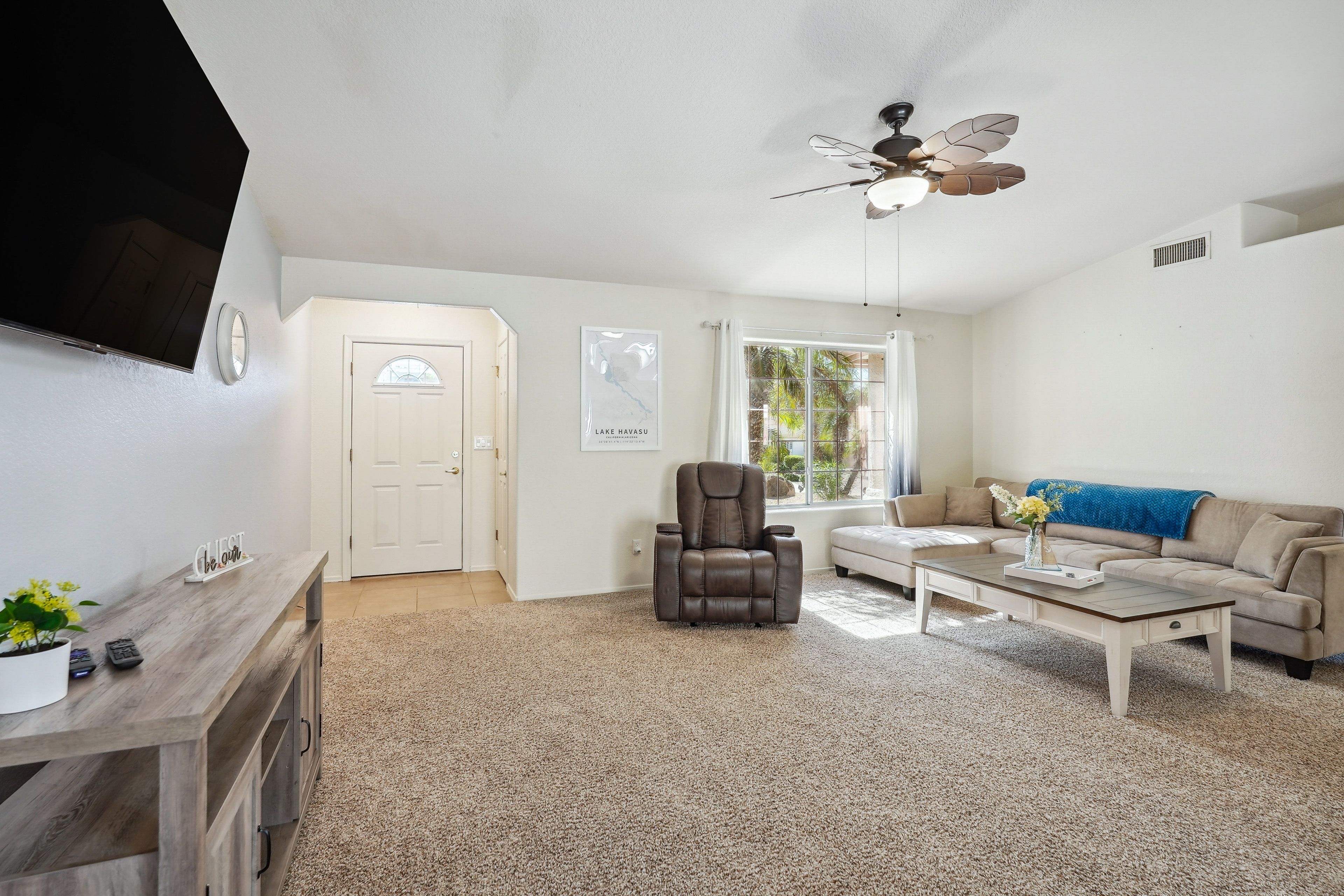 Living Room | Free WiFi | Smart TV | Central A/C