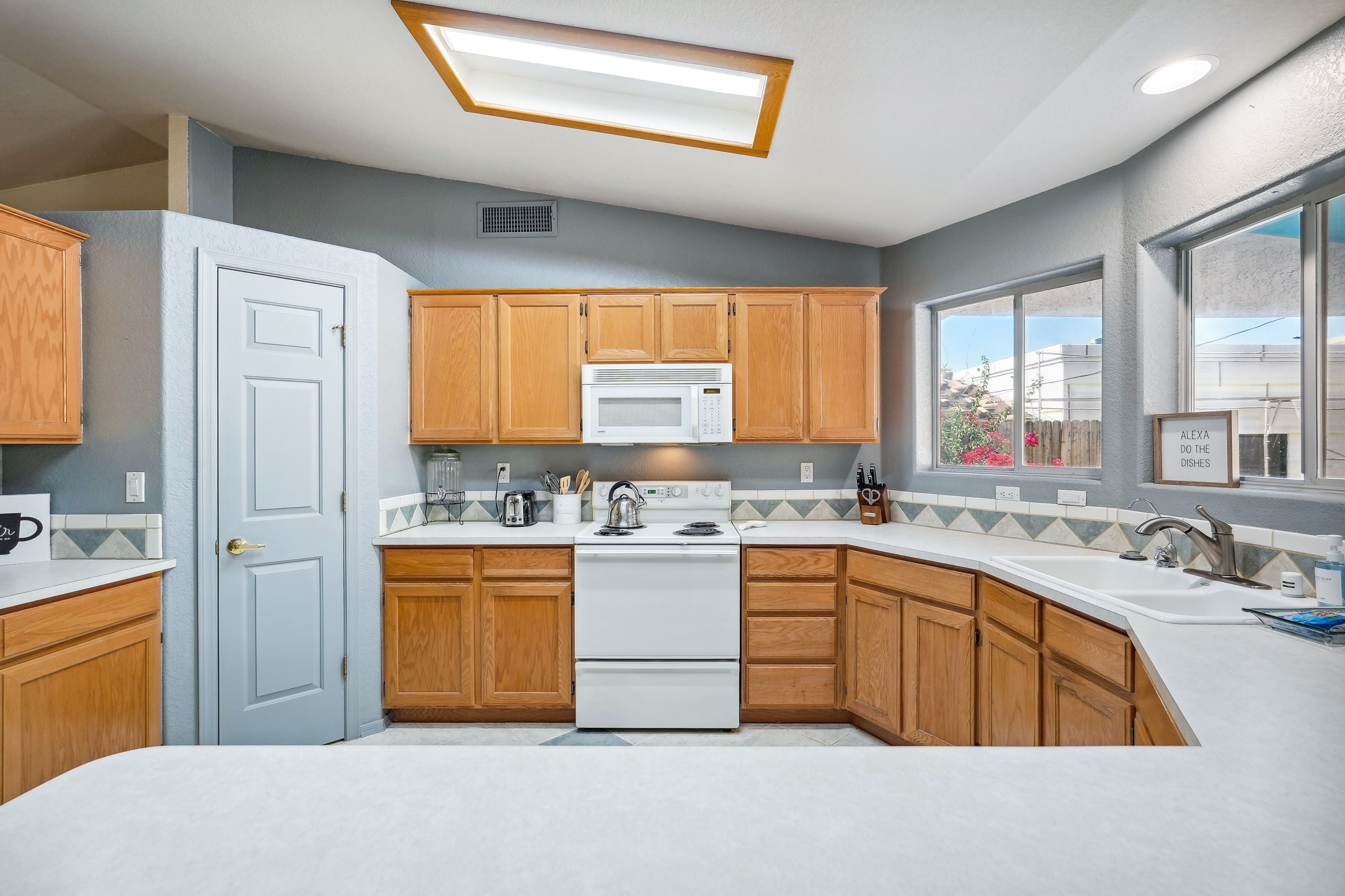 Kitchen | Blender | Crockpot | Coffee Maker | Tea Kettle | Toaster
