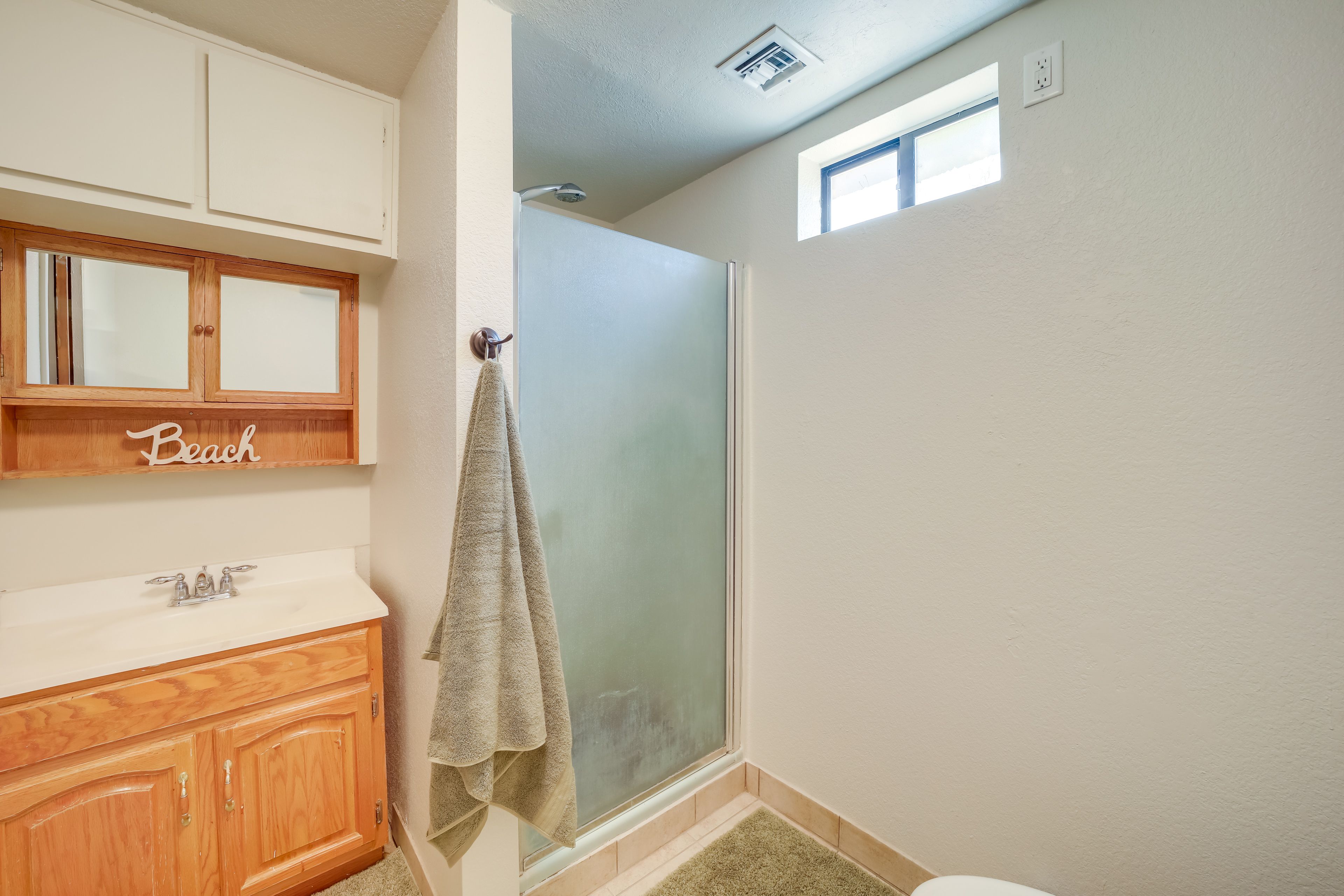 Full Bathroom | Towels Provided | Complimentary Toiletries
