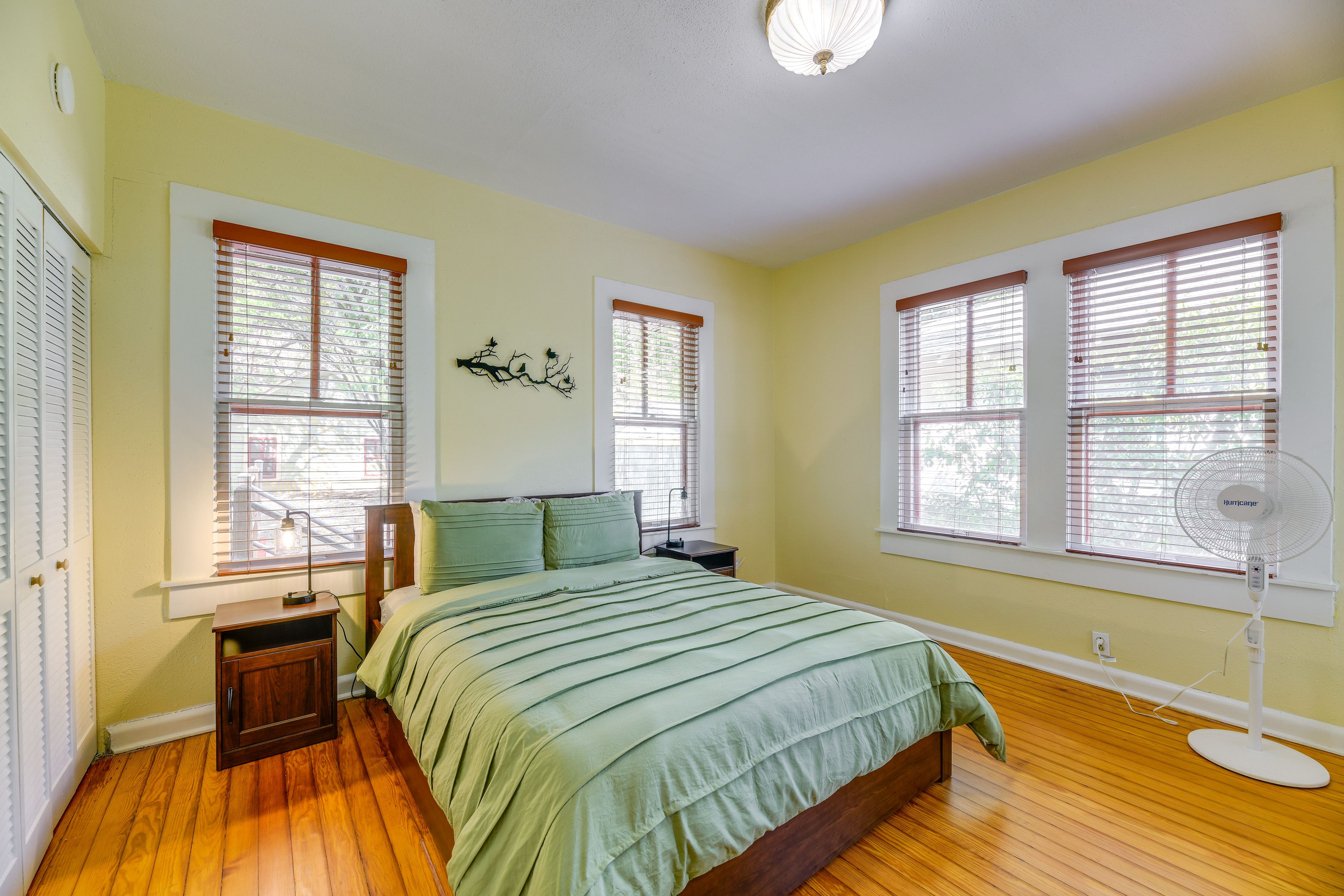 Bedroom 2 | Queen Bed