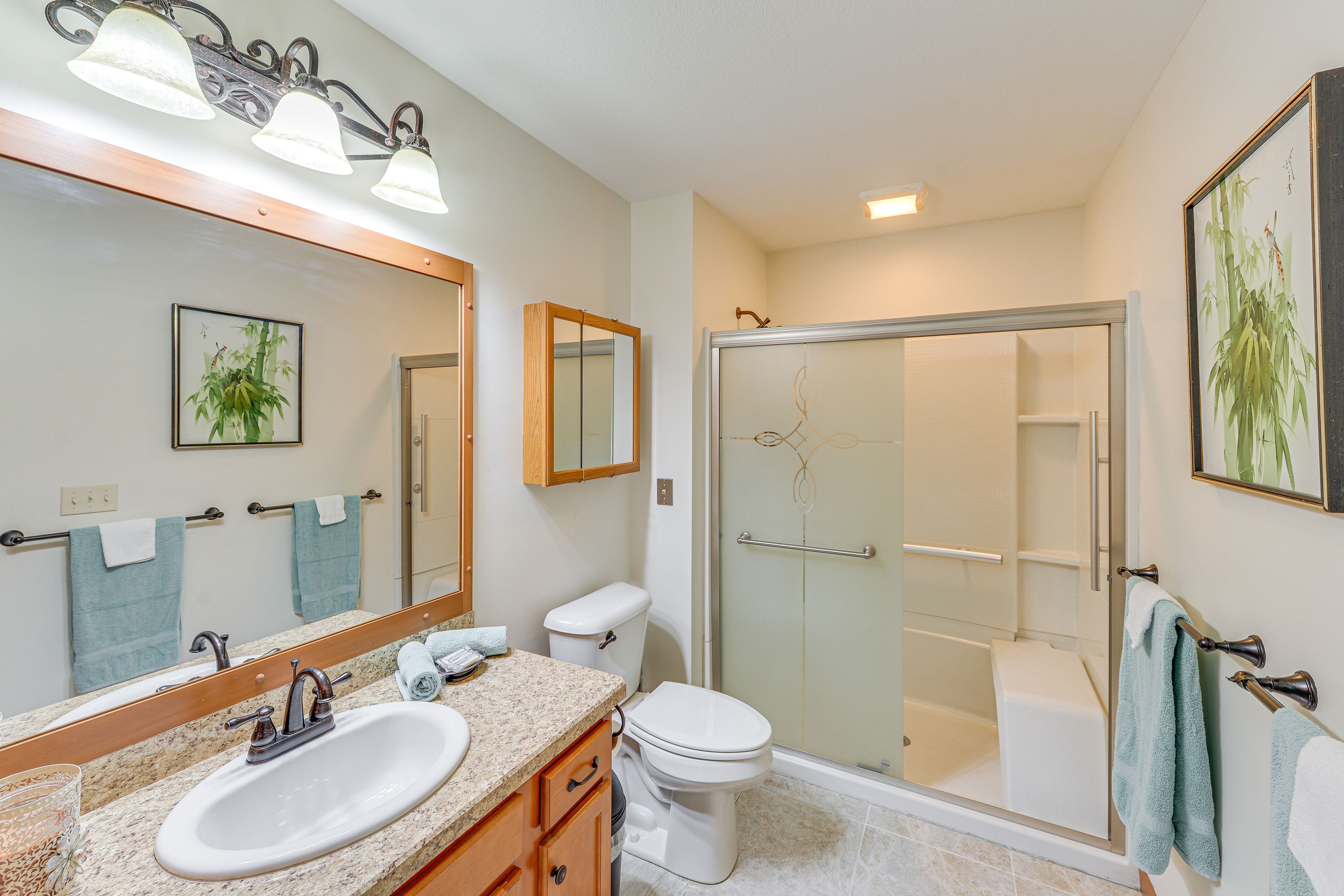 Full Bathroom | Towels & Linens Provided | Complimentary Toiletries