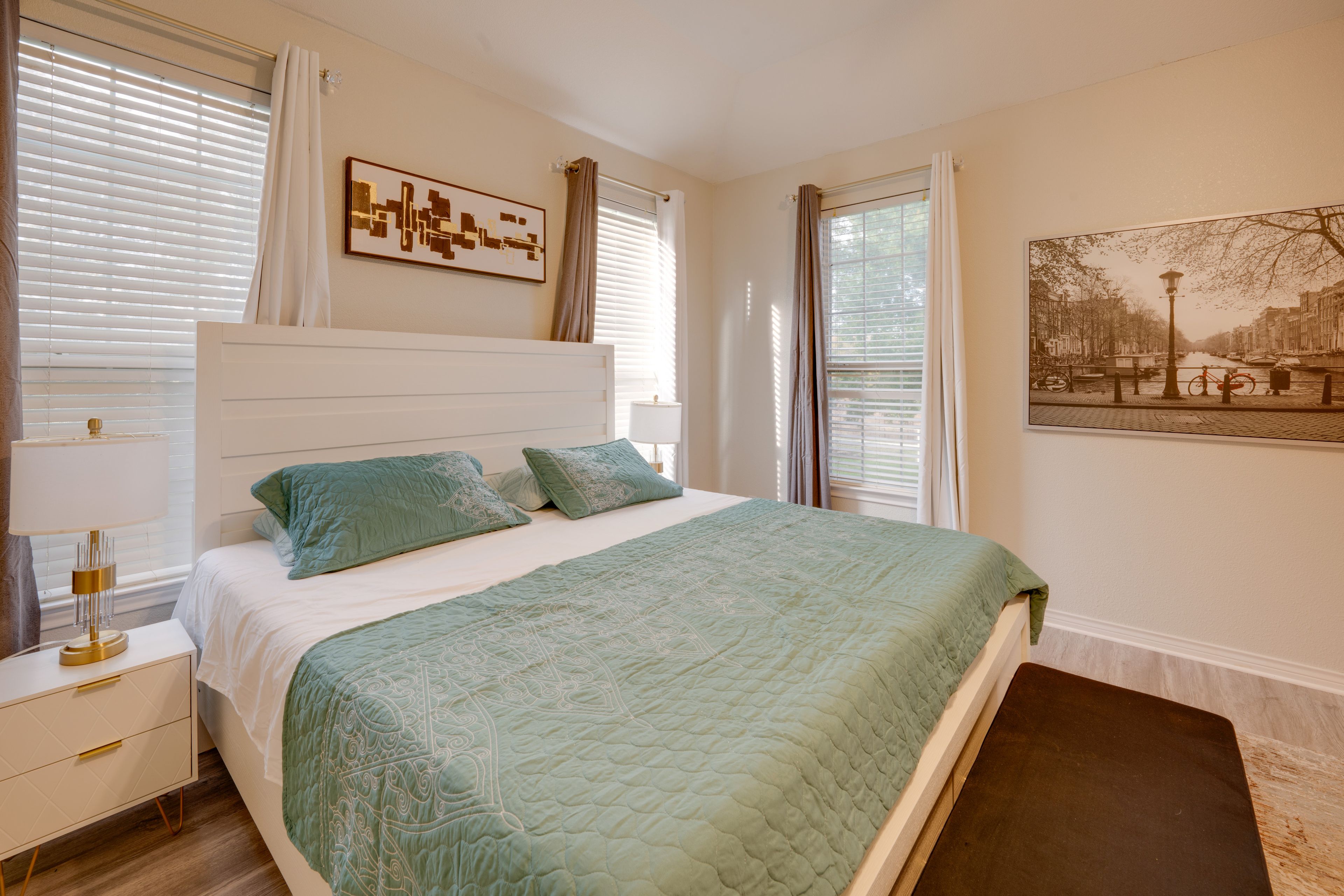 Bedroom 1 | 1st Floor | King Bed | Smart TV | Linens Provided