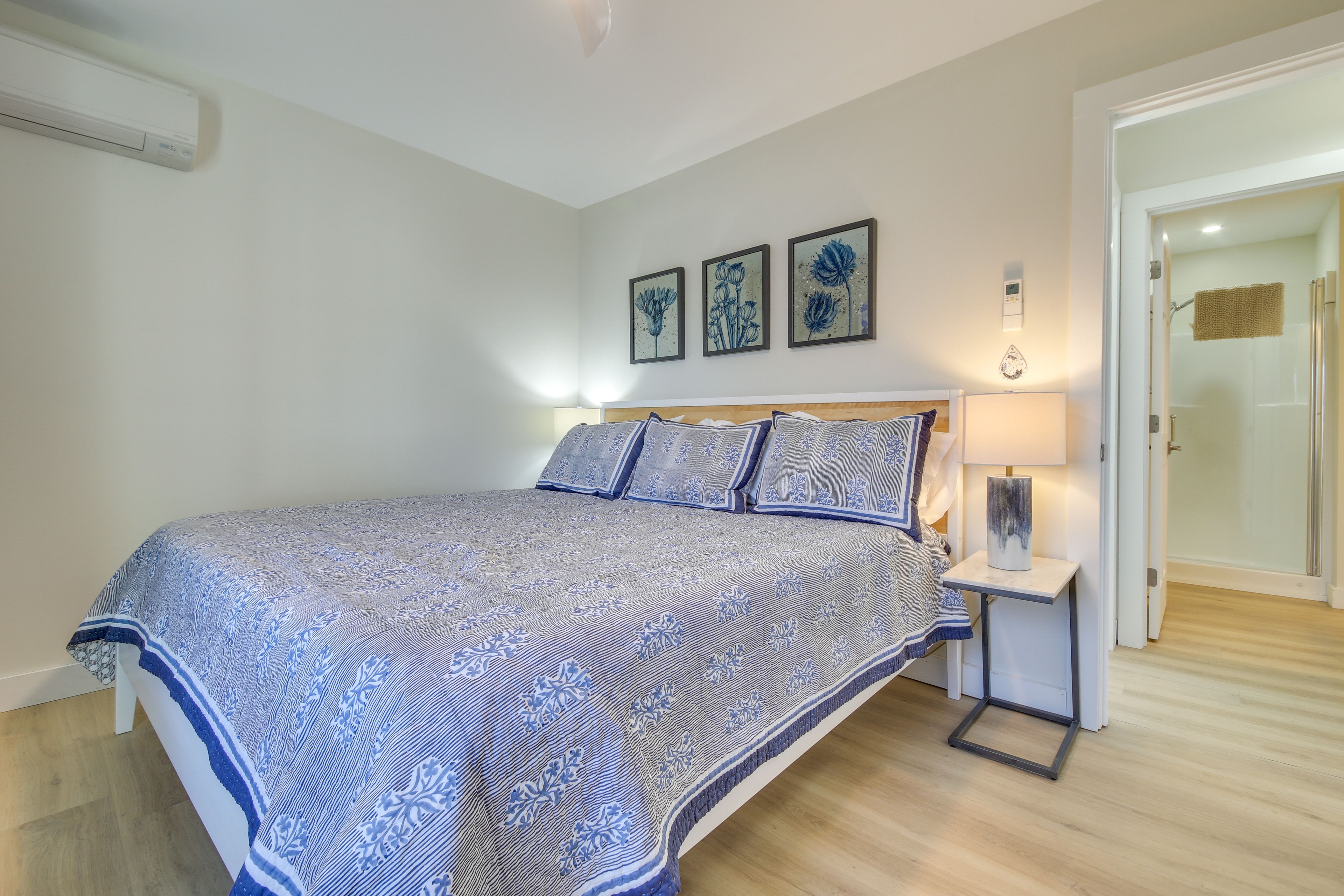Bedroom 1 | King Bed | Smart TV | 2nd Floor