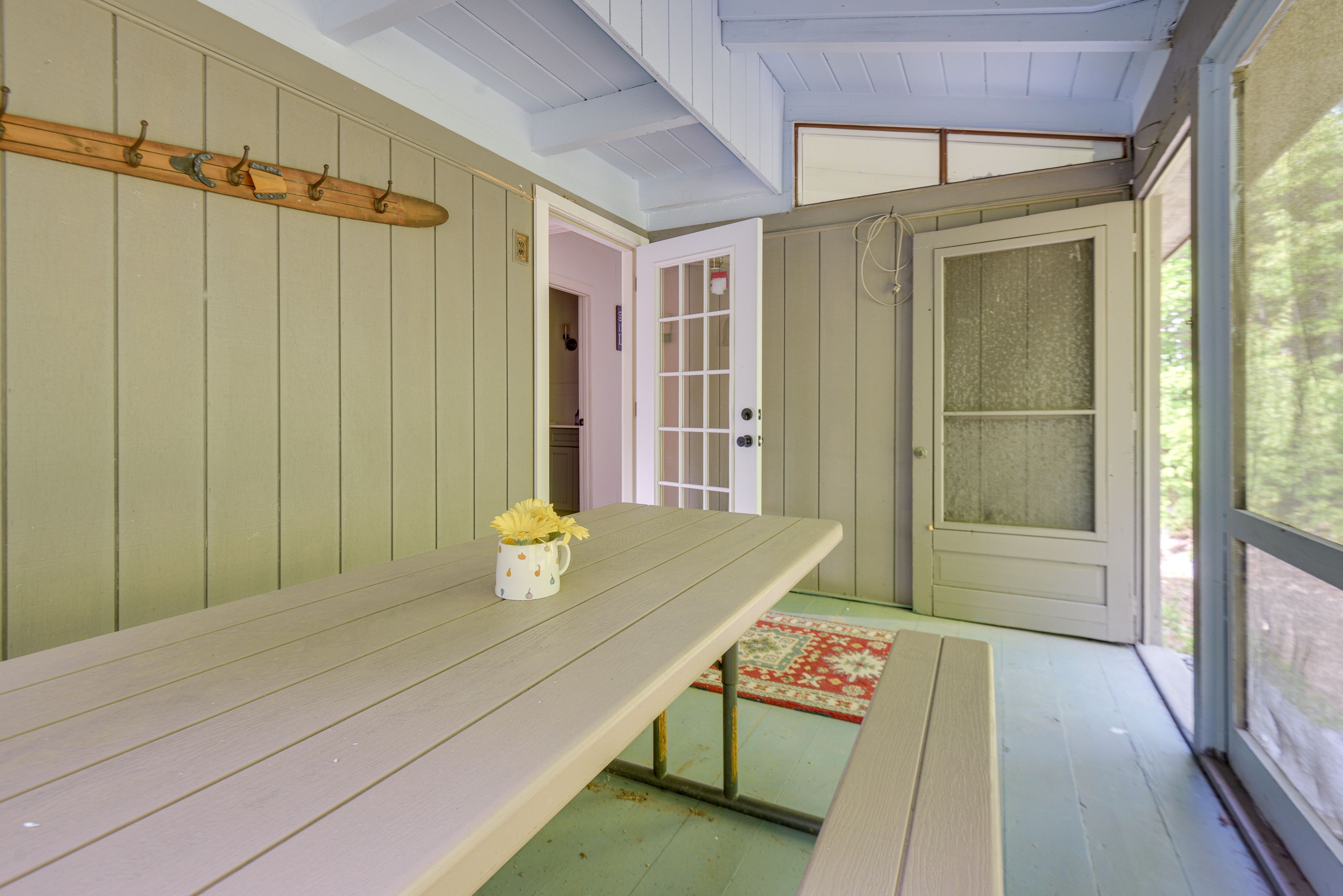 Screened-In Porch | Outdoor Seating
