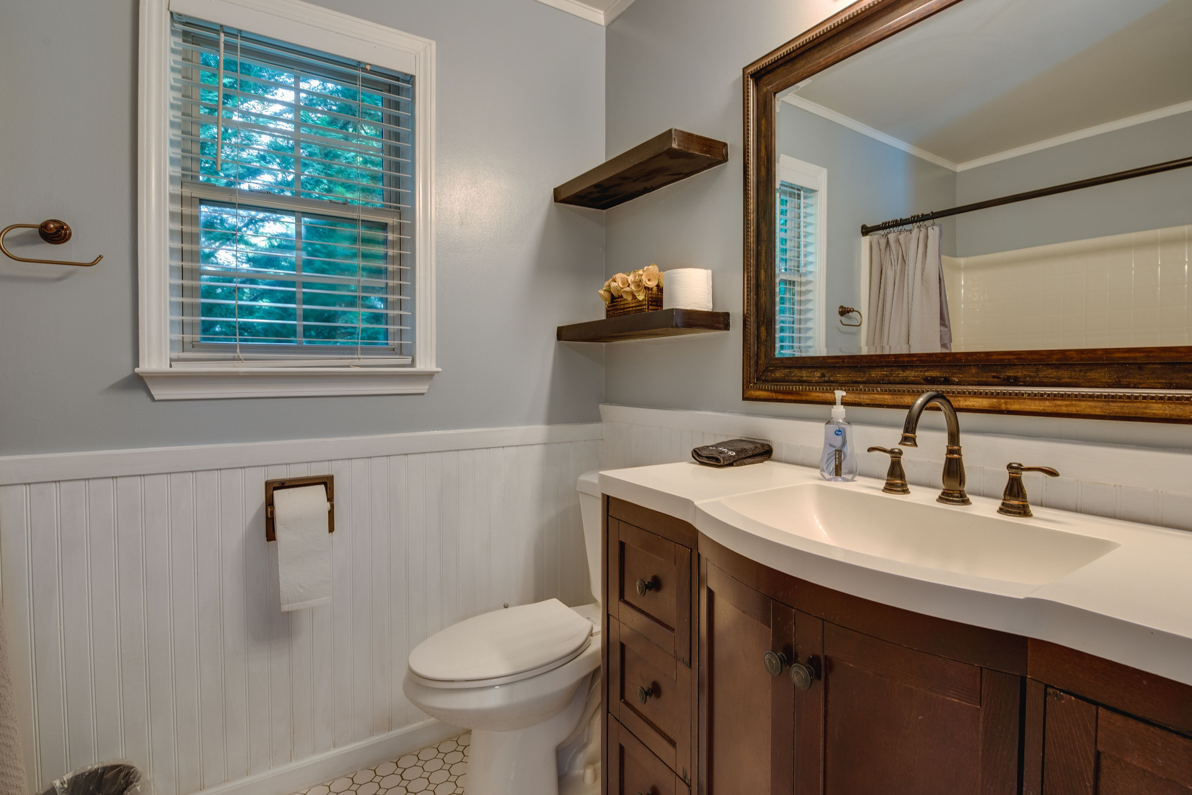 Full Bath | Complimentary Toiletries | Towels Provided | Shower/Tub Combo