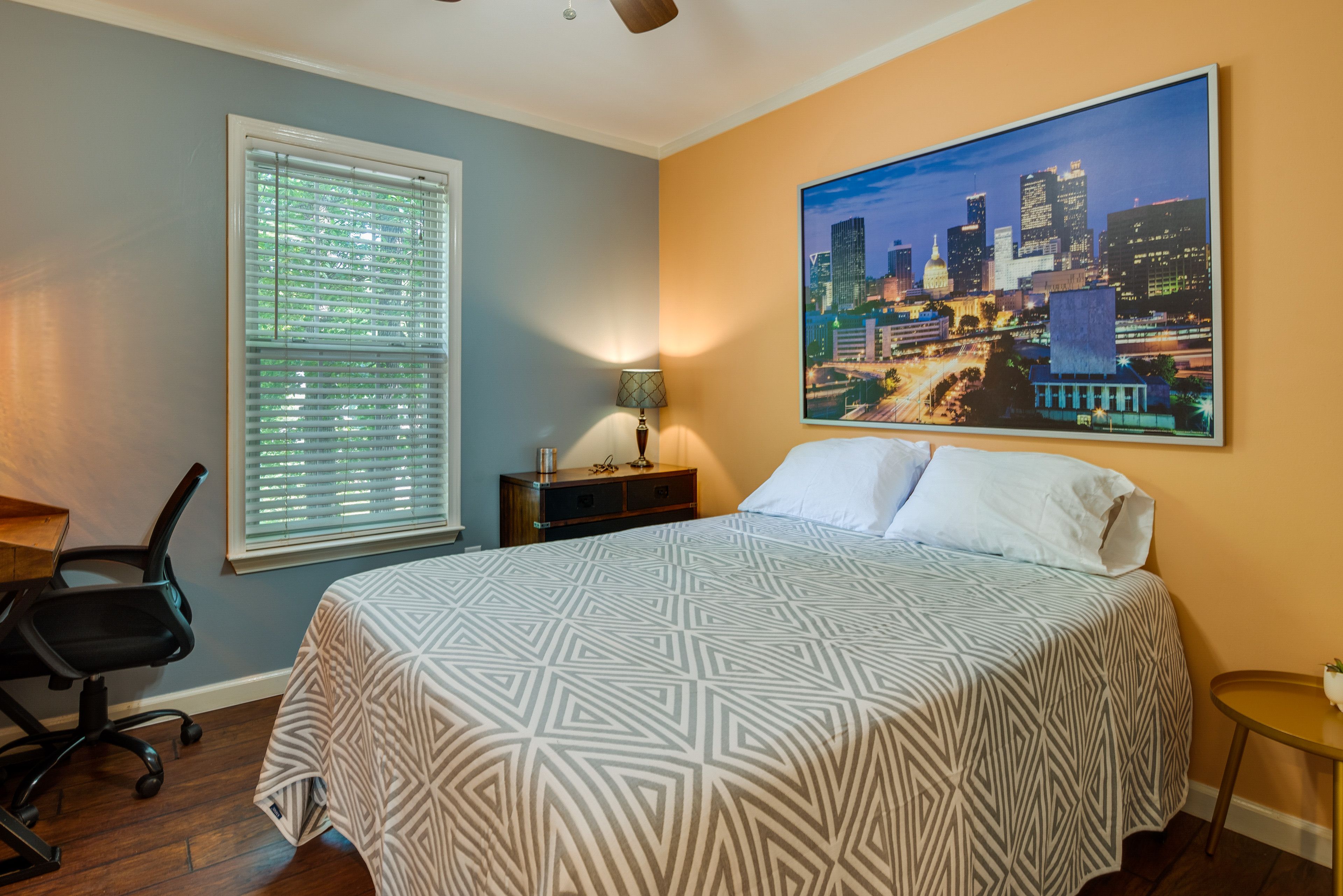 Bedroom 2 | Full Bed | Work Desk