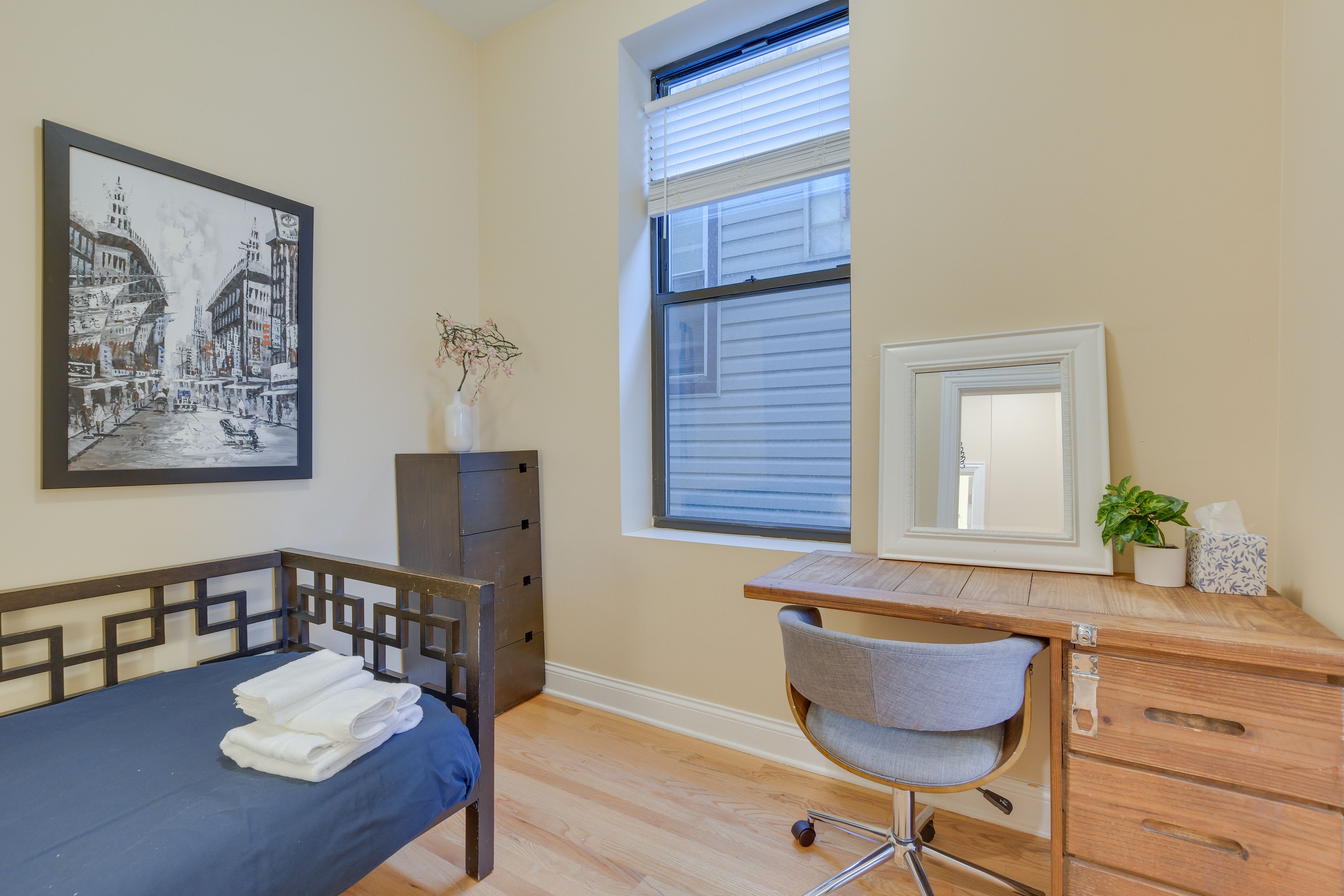 Bedroom 2 | 2 Twin Beds | Laptop Workspace