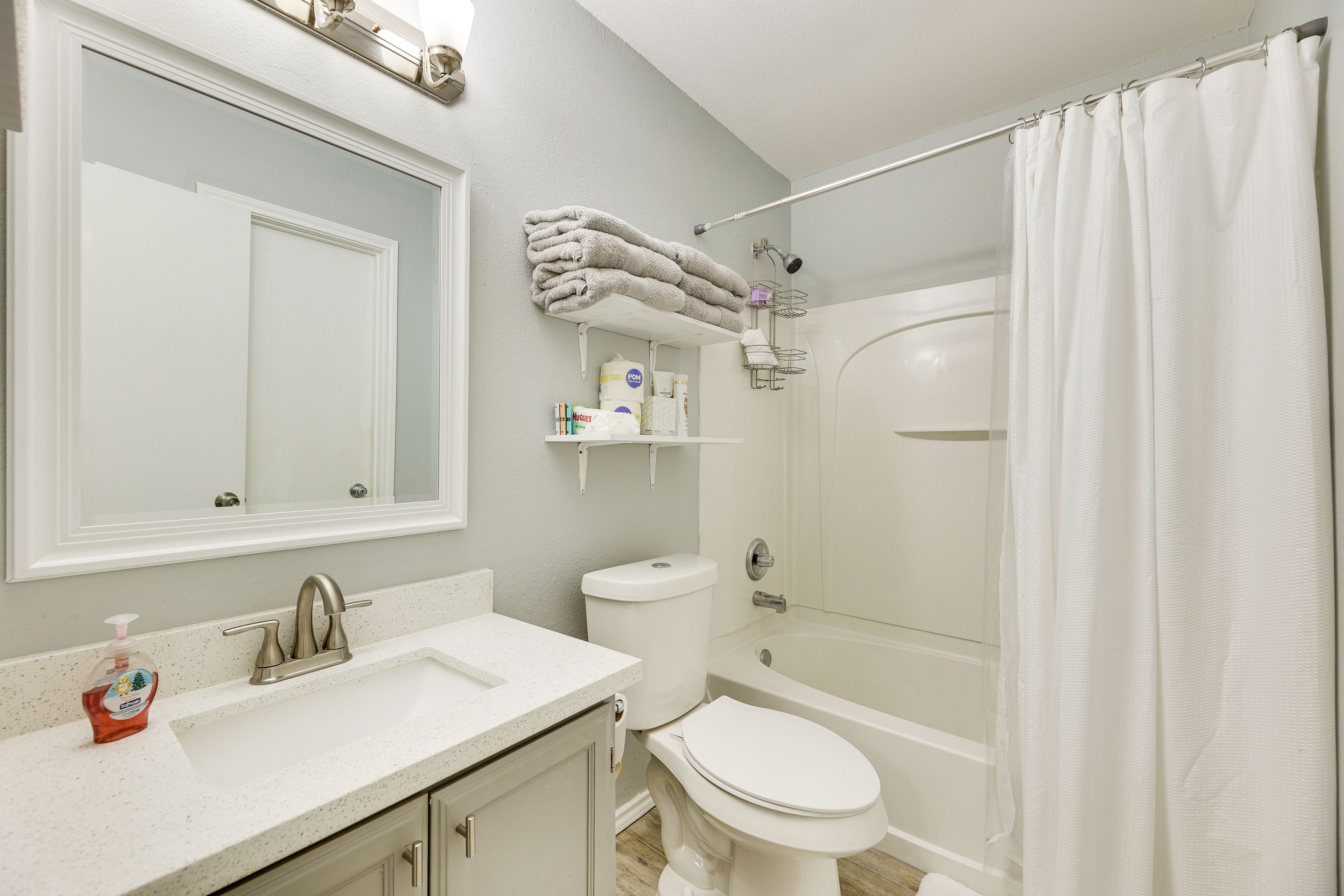Full Bathroom | Complimentary Toiletries