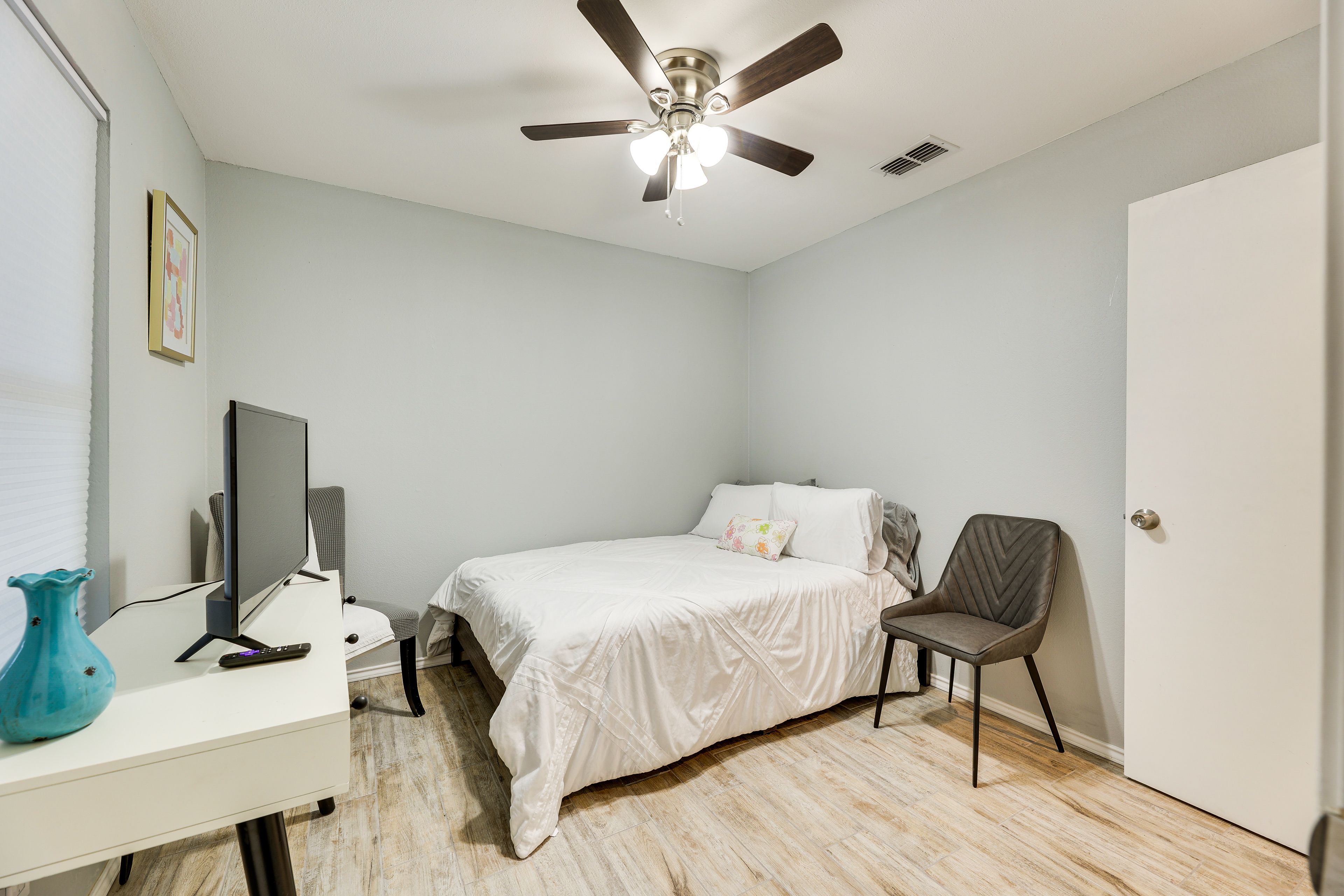 Bedroom 3 | Full Bed | Desk | Smart TV