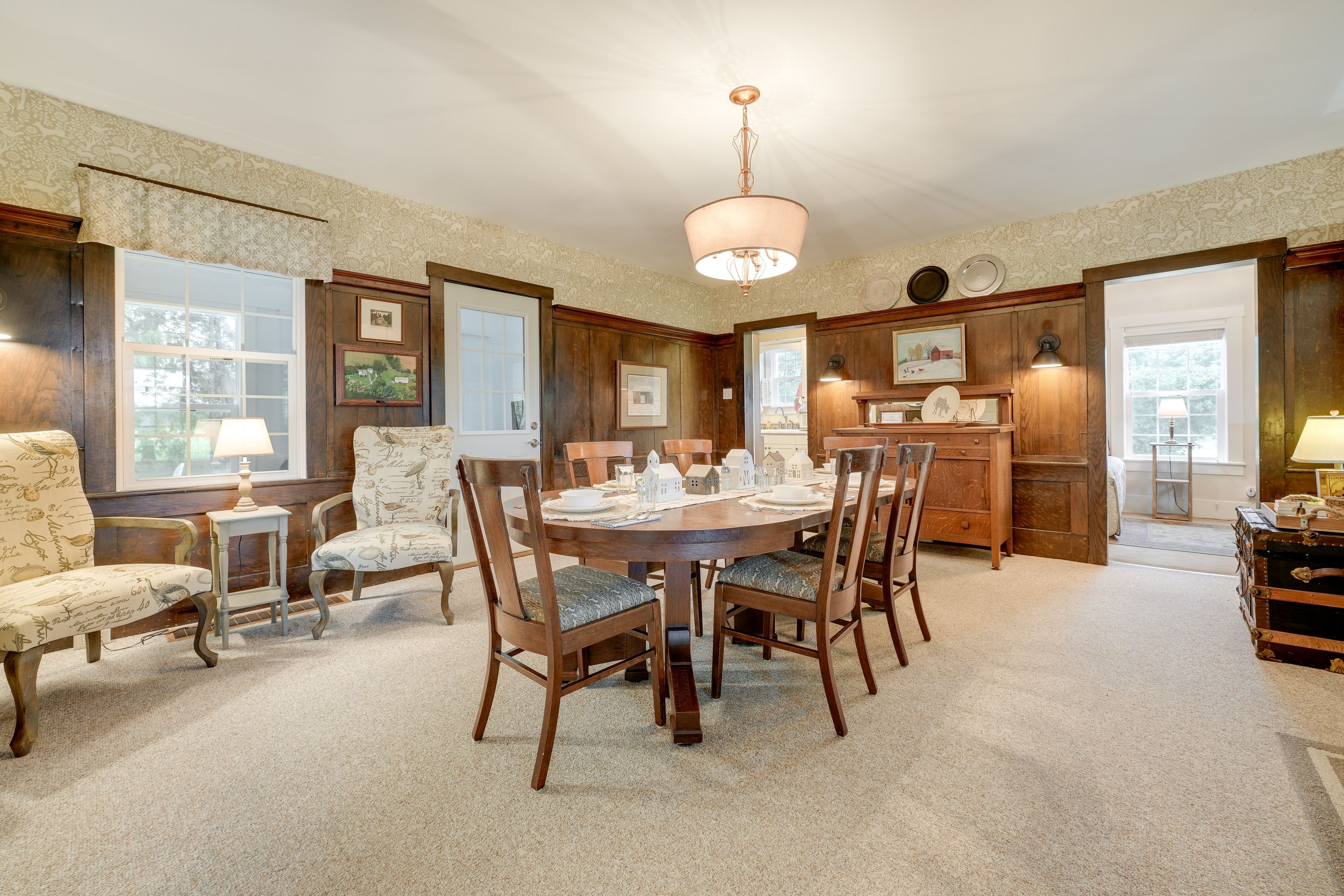 Dining Room | 1st Floor | Dishware & Flatware Provided