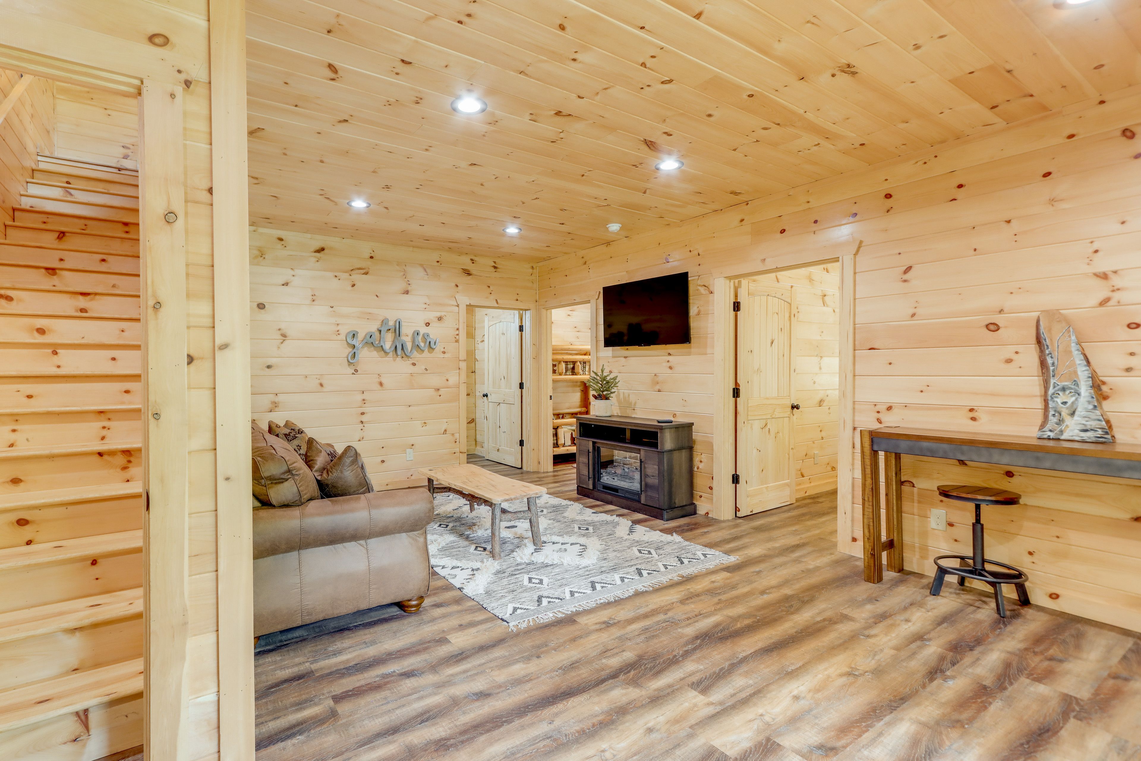 Game Room | Queen Sleeper Sofa | Smart TV