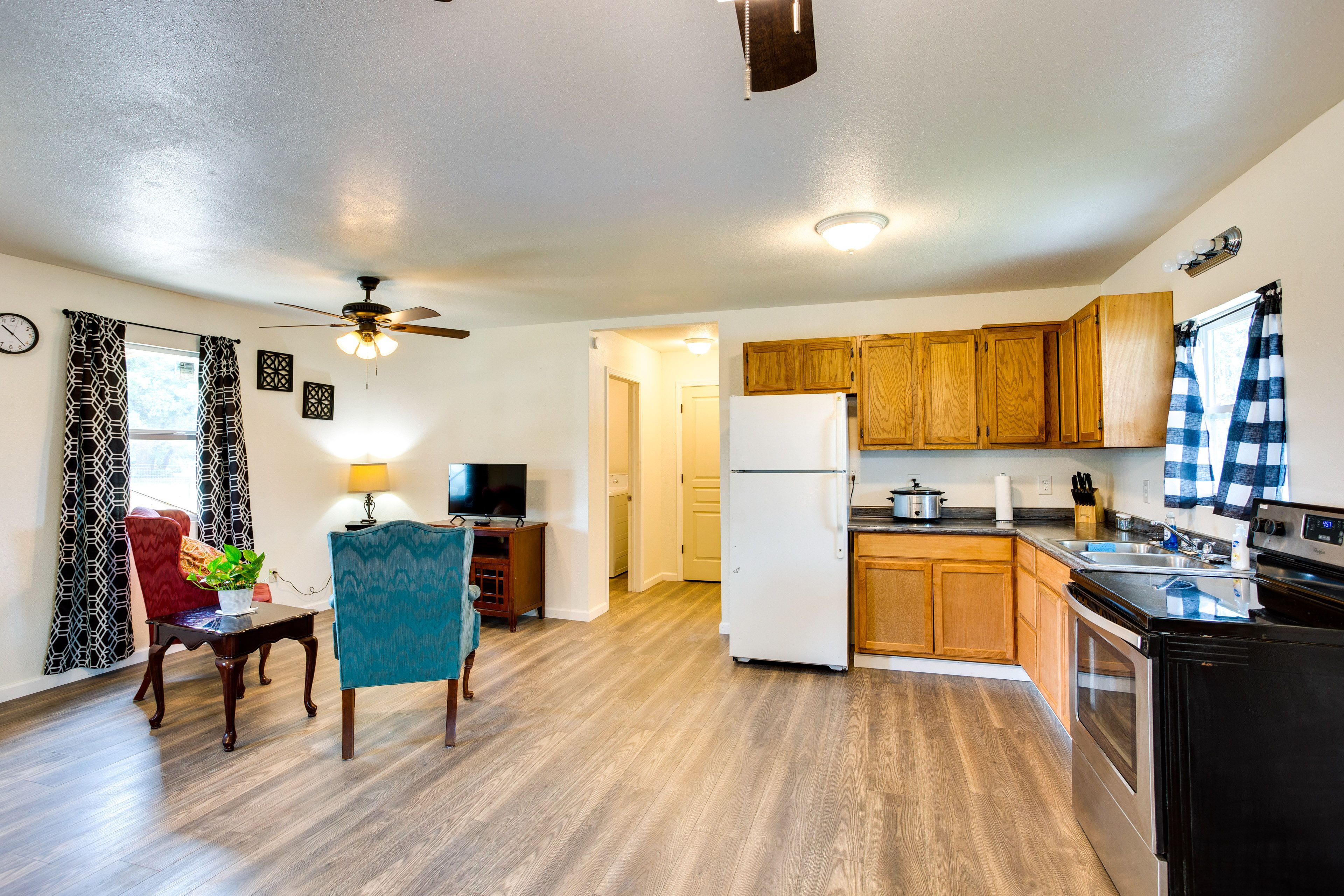 Kitchen | Dishware & Flatware Provided | Crockpot | Toaster | Cooking Basics