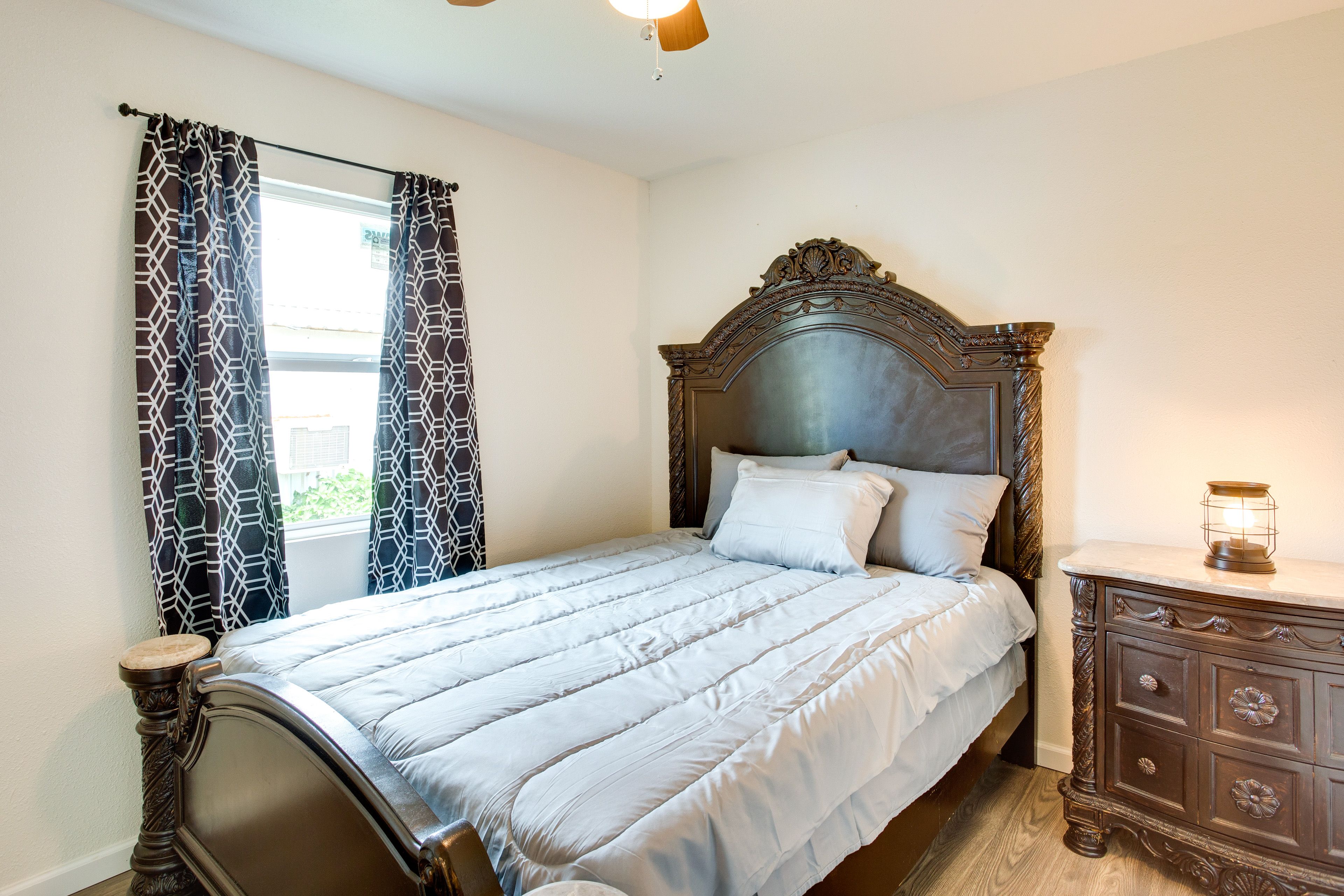 Bedroom 2 | Queen Bed
