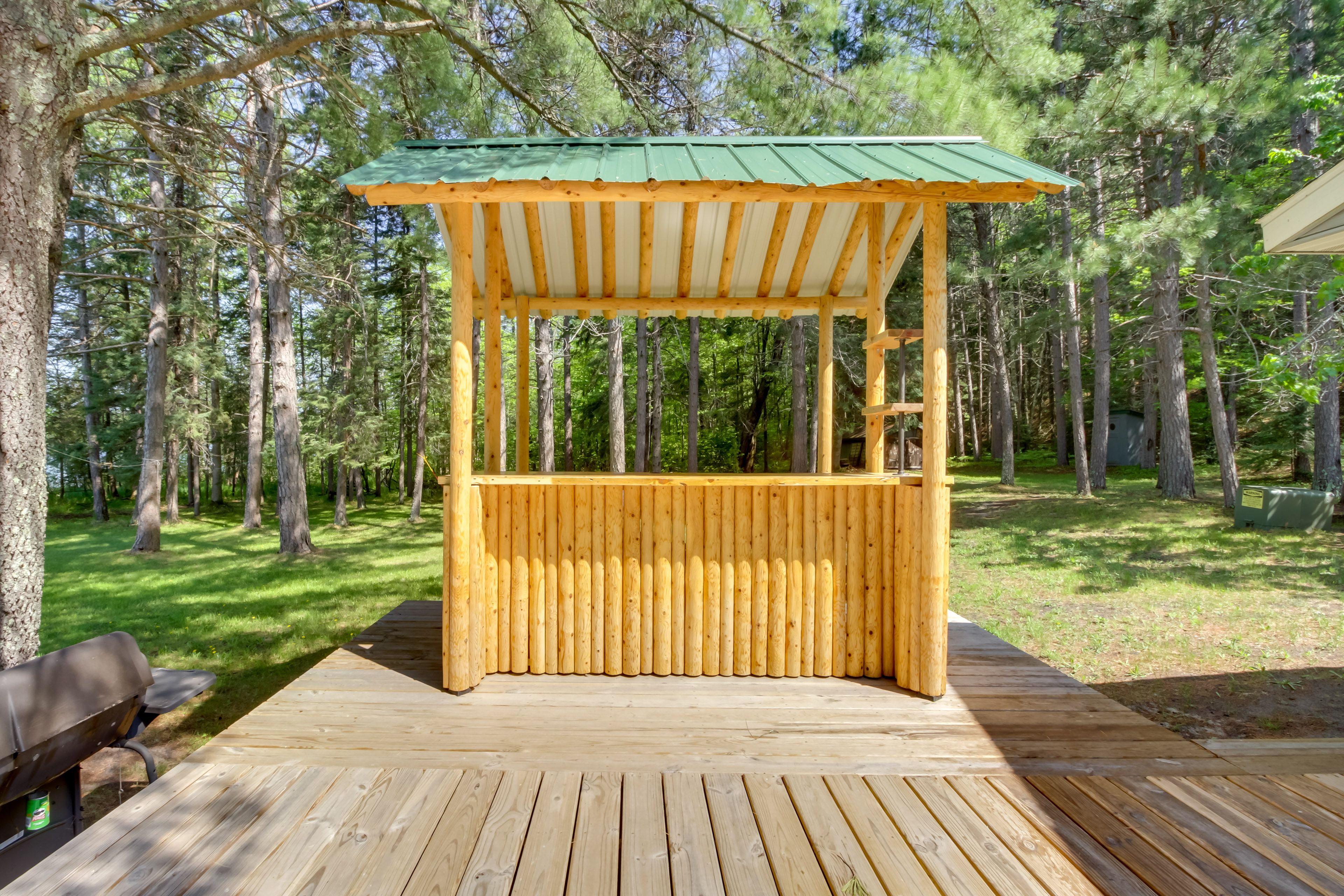 Cabin Exterior | Deck | Gas Grill