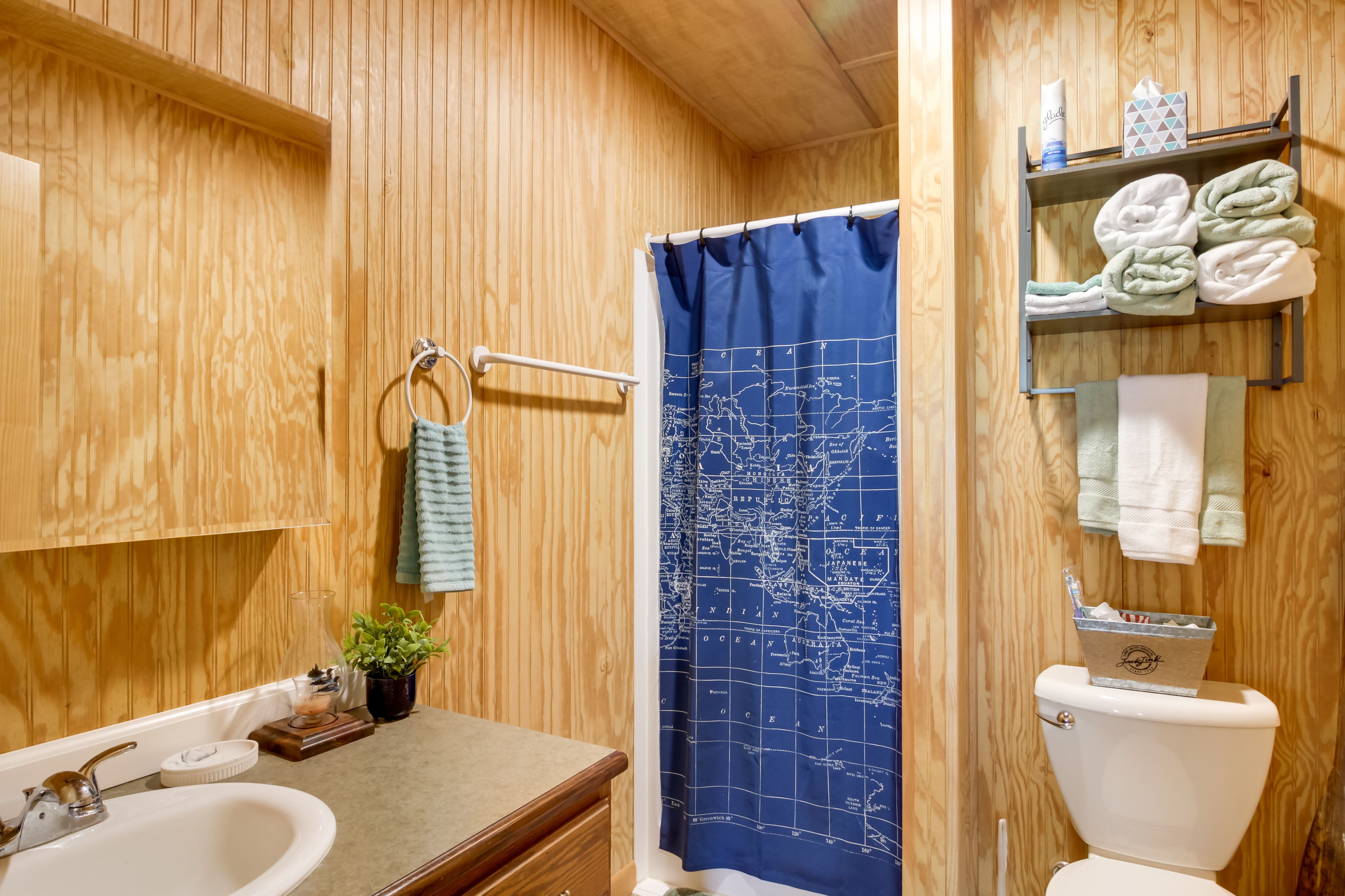 Full Bathroom | Complimentary Toiletries
