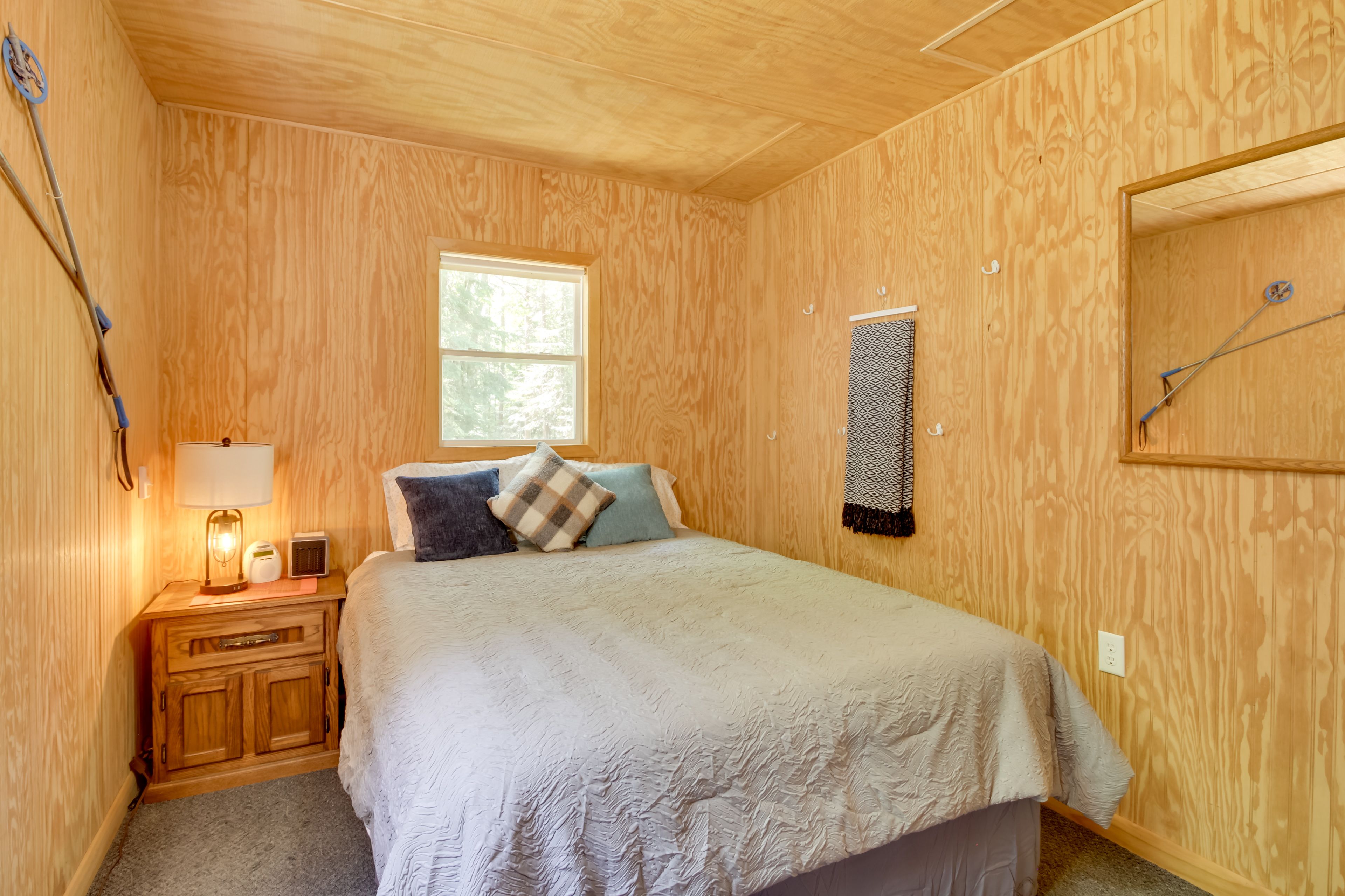 Bedroom 2 | Queen Bed