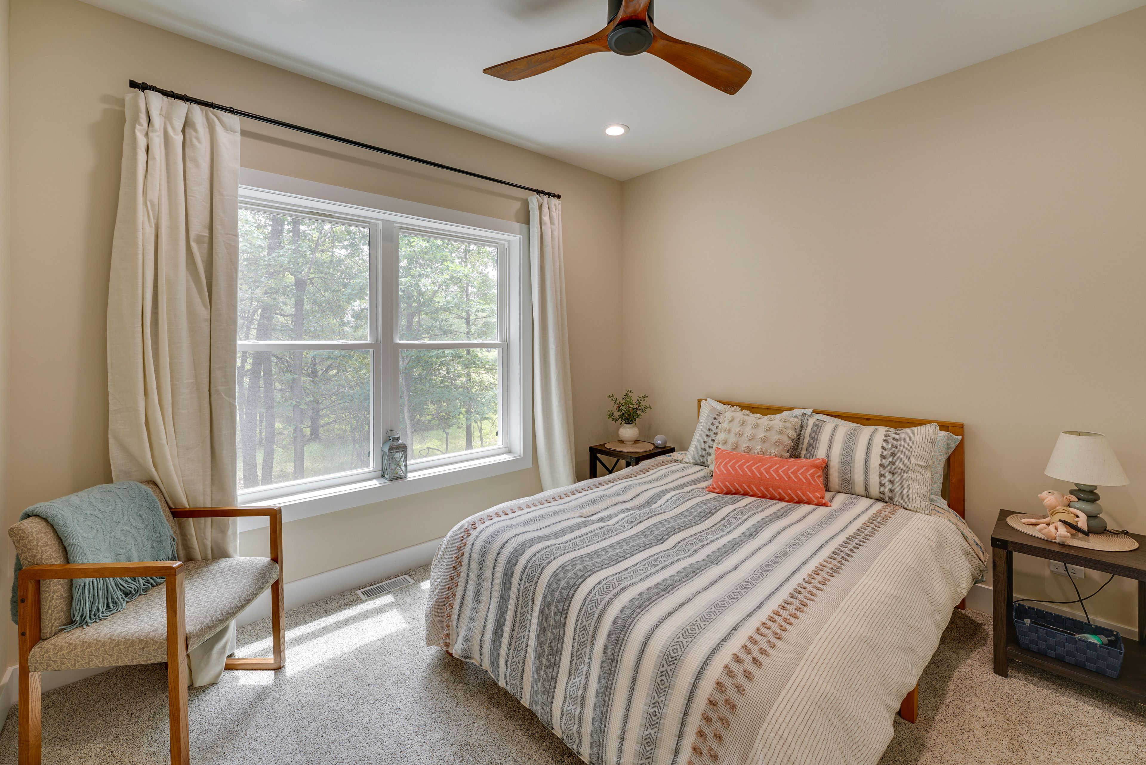 Bedroom 2 | Queen Bed