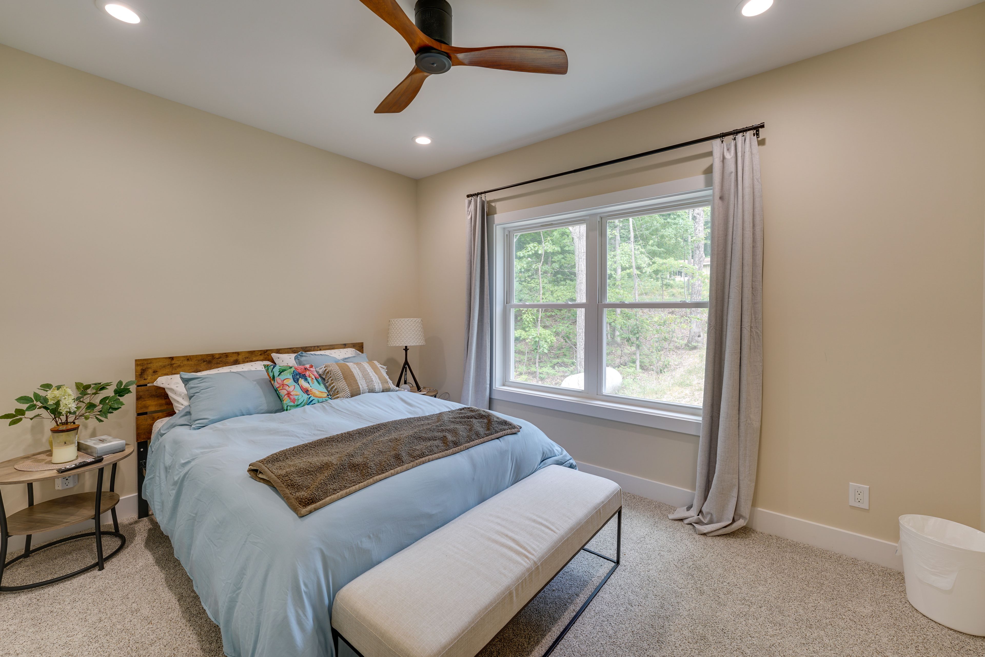 Bedroom 3 | Queen Bed