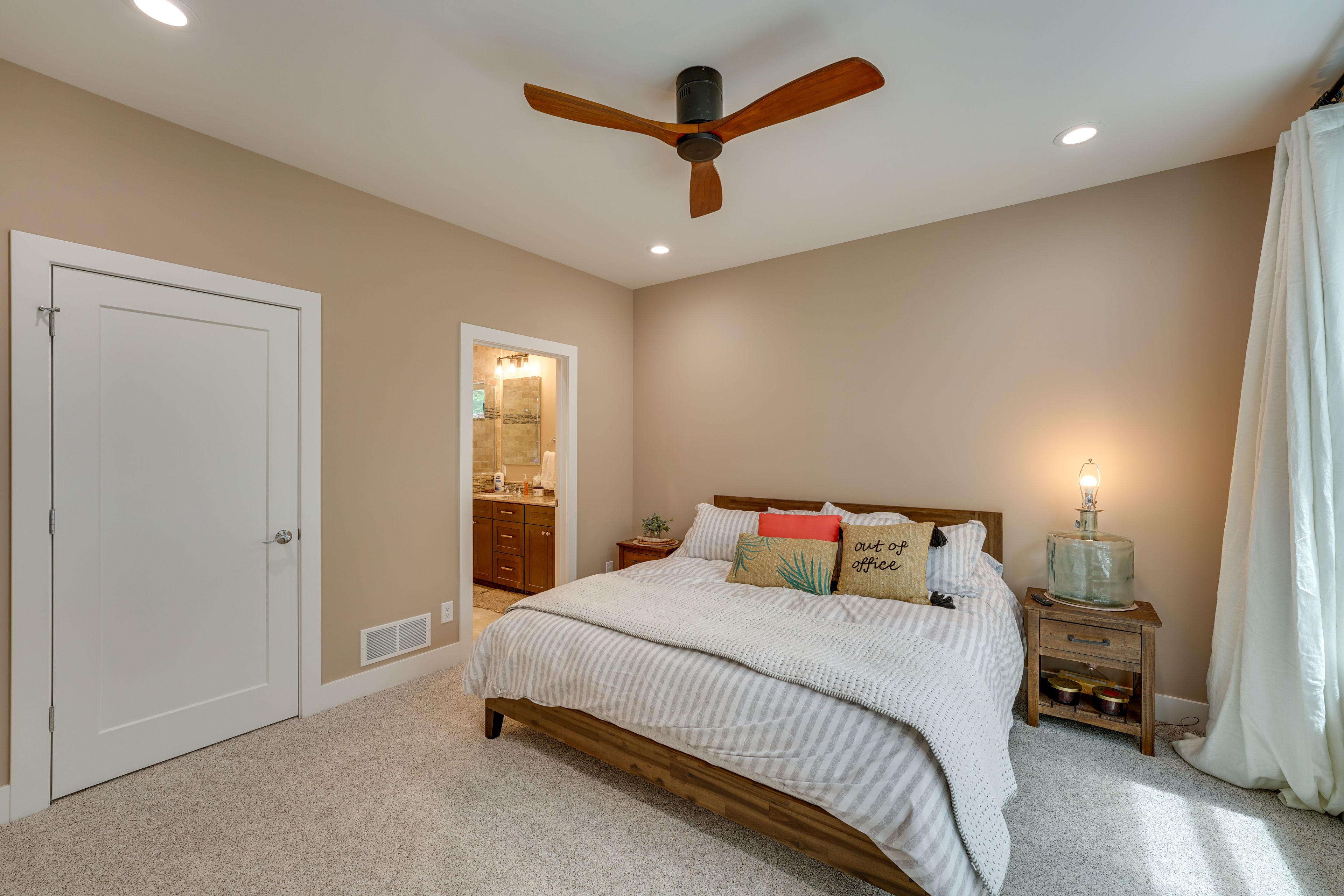 Bedroom 1 | King Bed | En-Suite Bathroom
