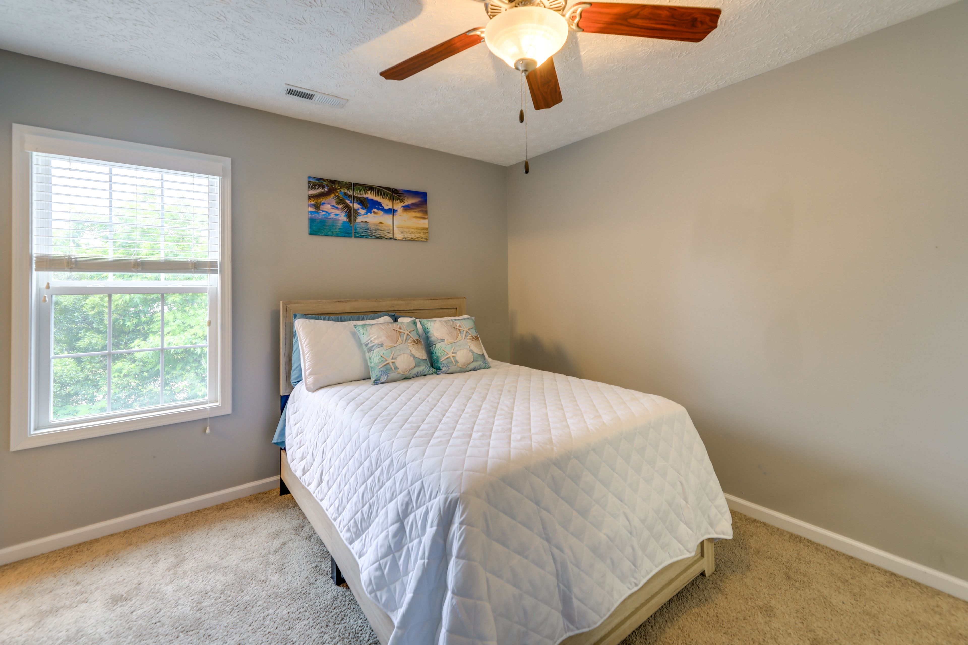 Bedroom 1 | Queen Bed | 2nd Floor | Smart TV