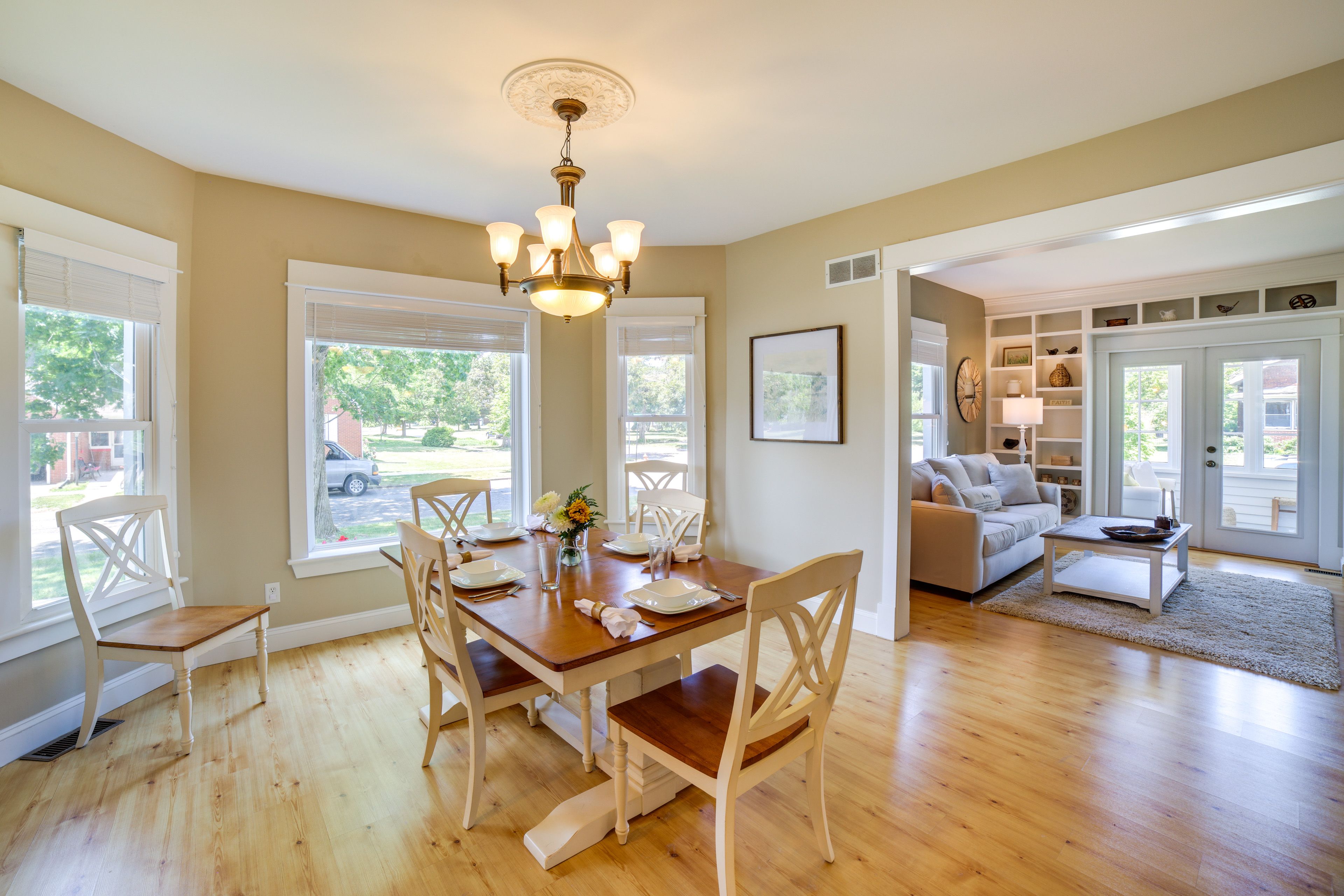 Dining Area | Dishware Provided