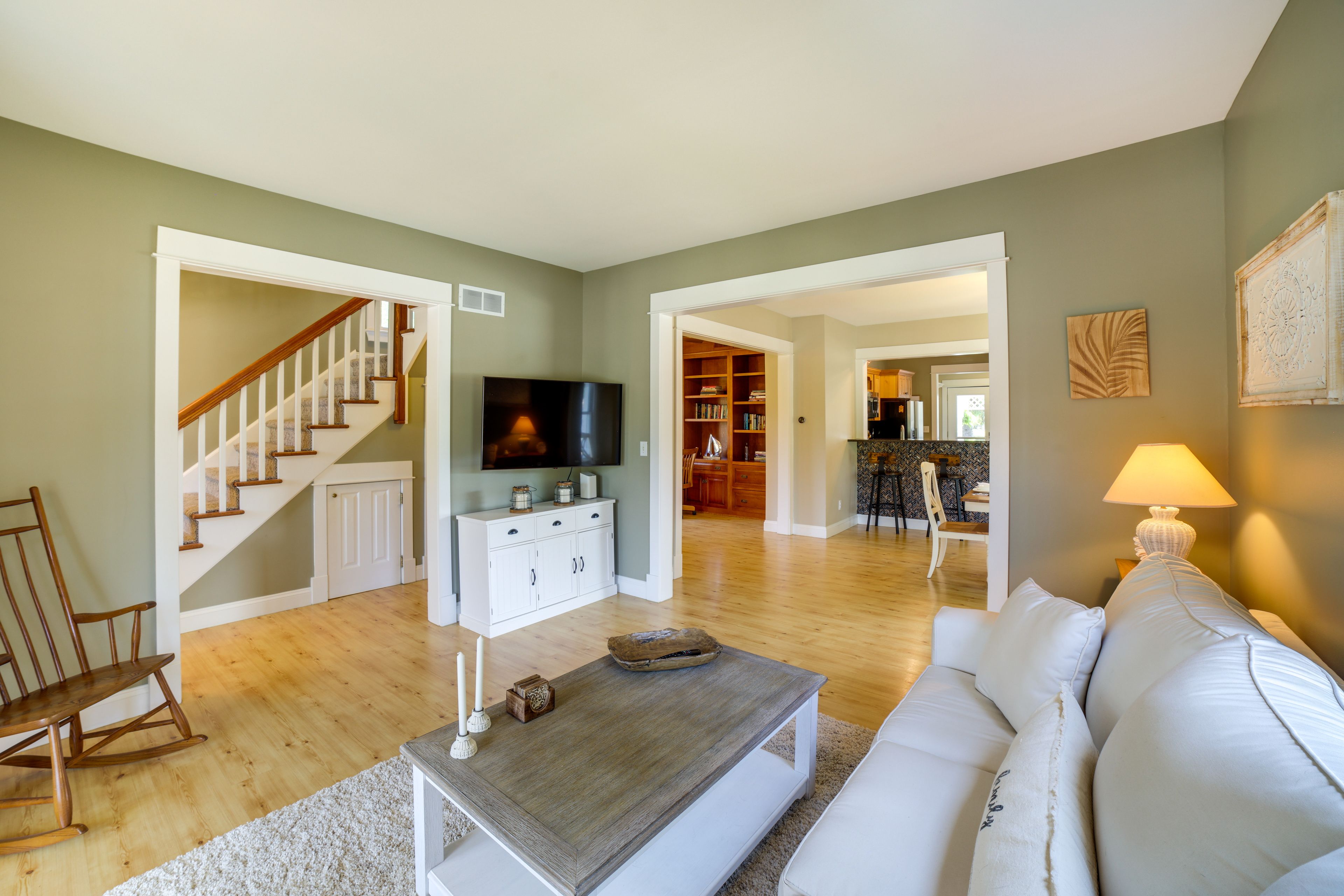 Living Room | Smart TV | Cable
