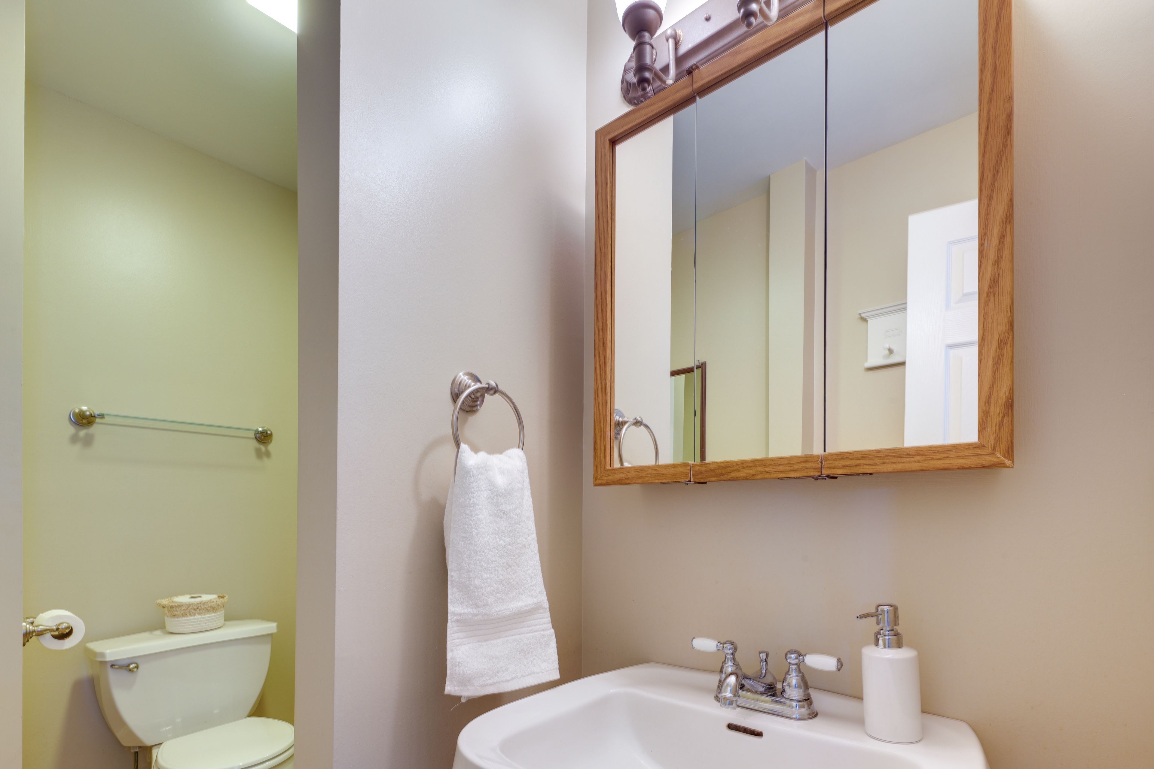 Full Bathroom | Hair Dryer | Iron & Board