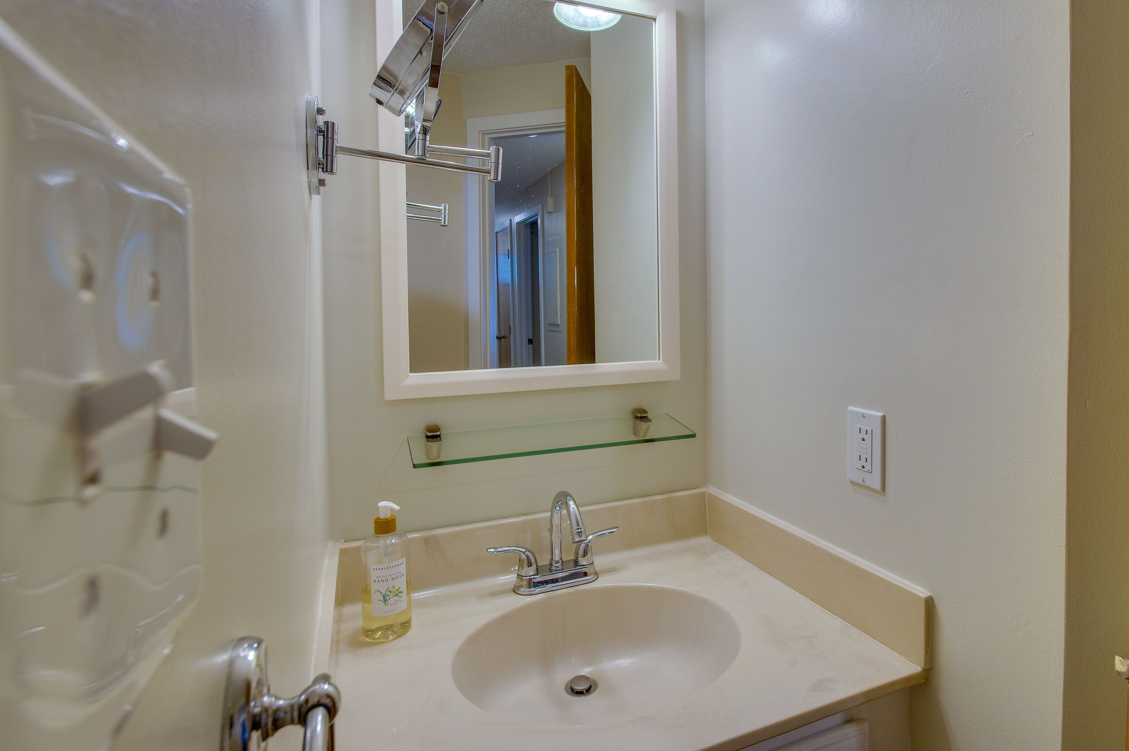 Full Bathroom | 1st Floor