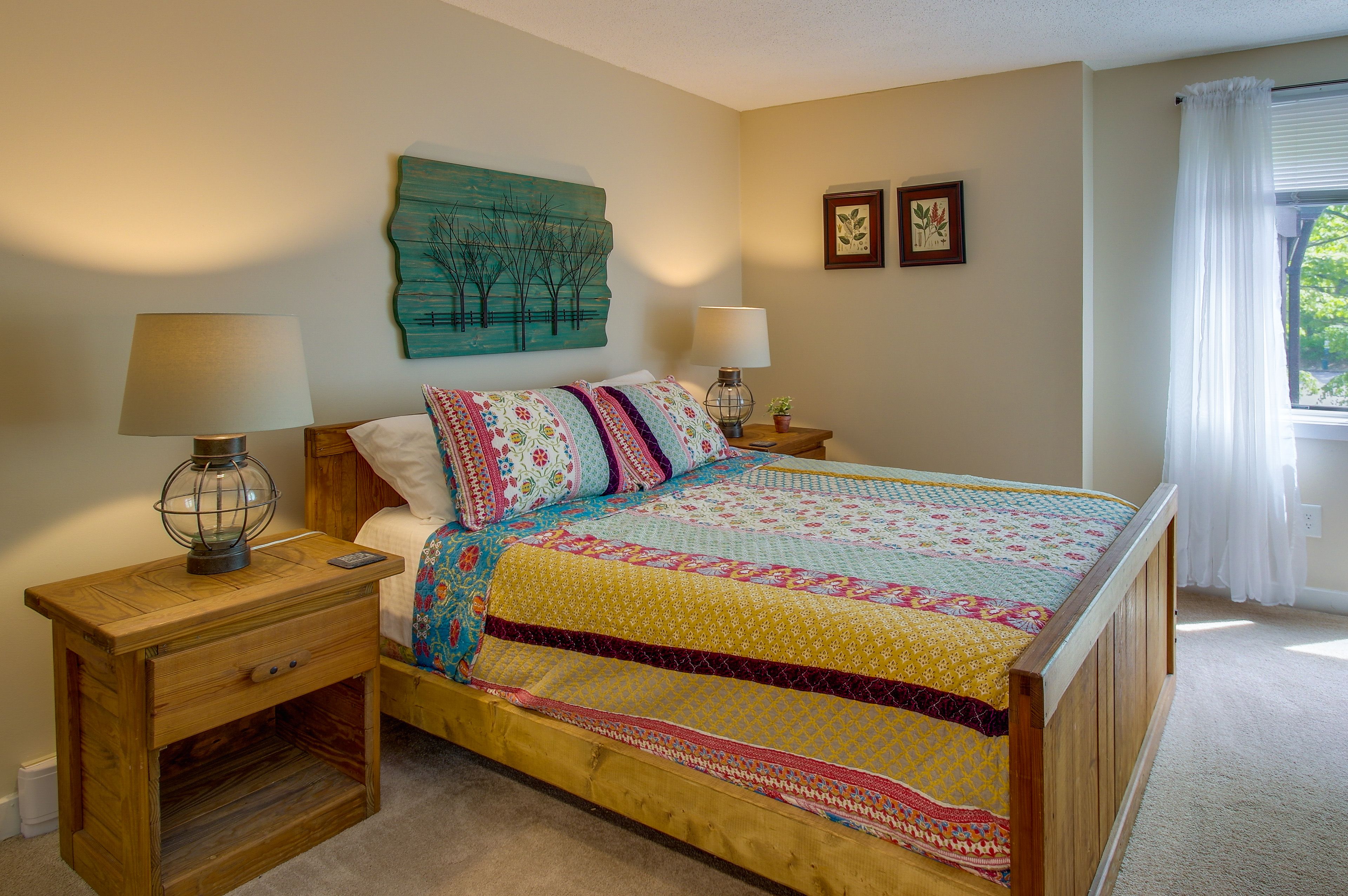 Bedroom 2 | Queen Bed | 1st Floor