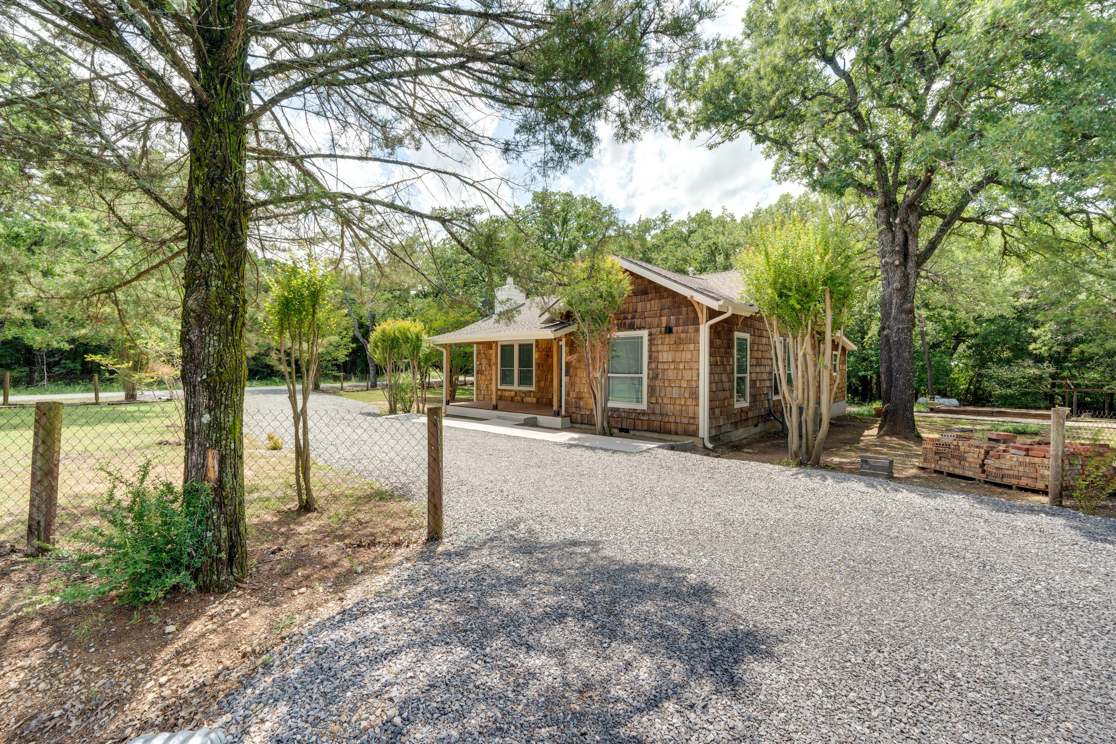 Parking | Driveway (4 Vehicles) | RV/Trailer Parking