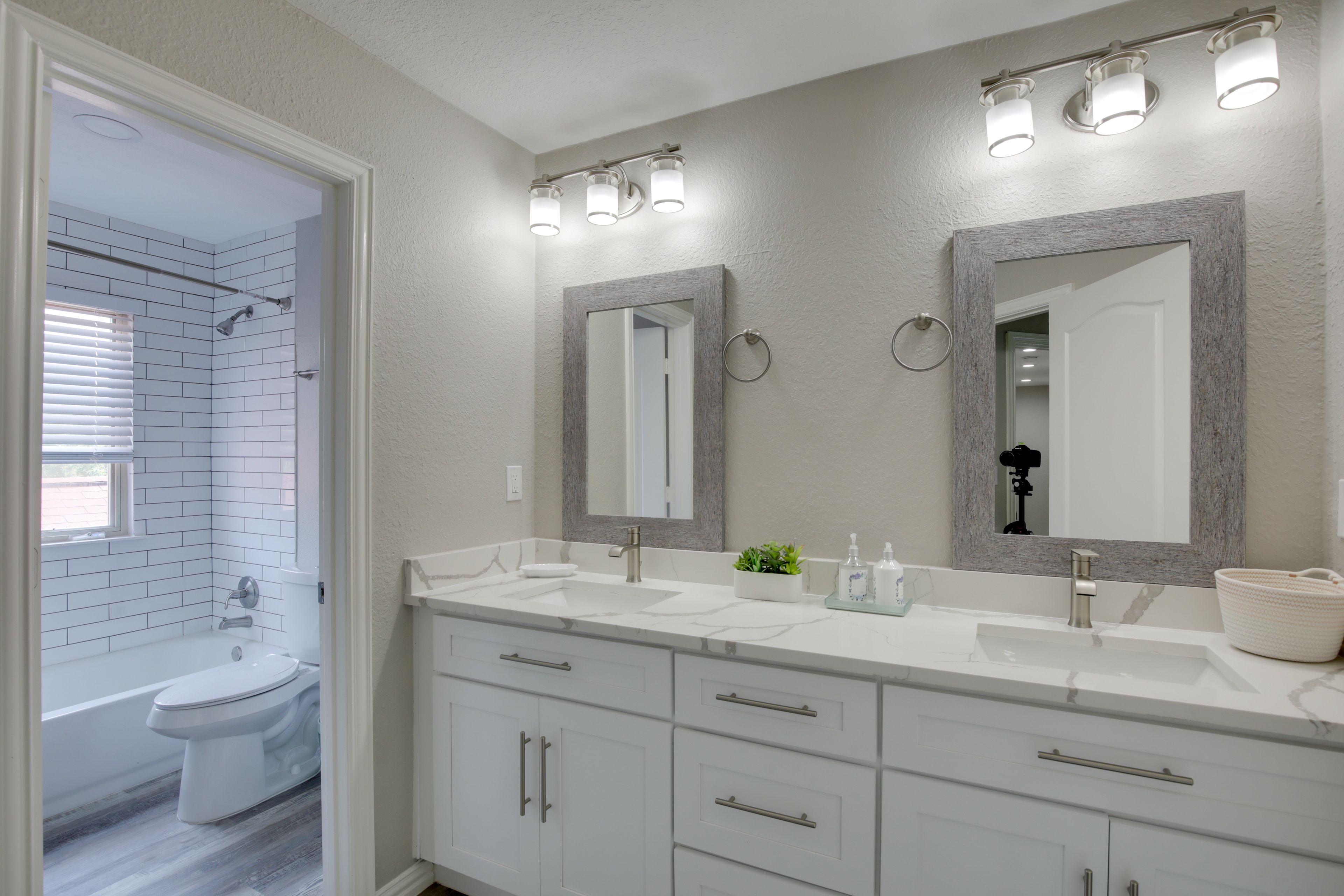 Full Bathroom | 2nd Floor | Double Sinks