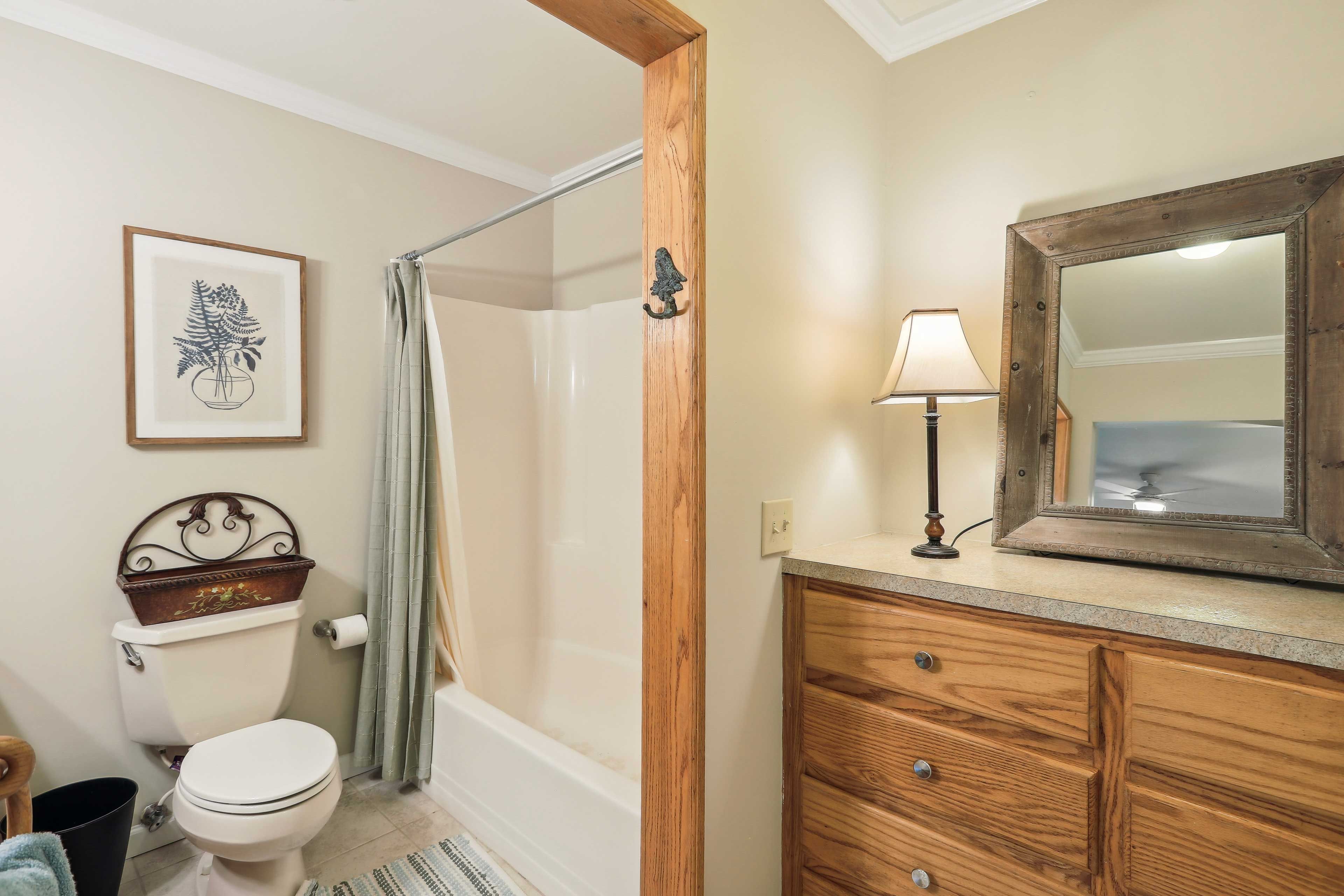 Full Bathroom | Towels Provided