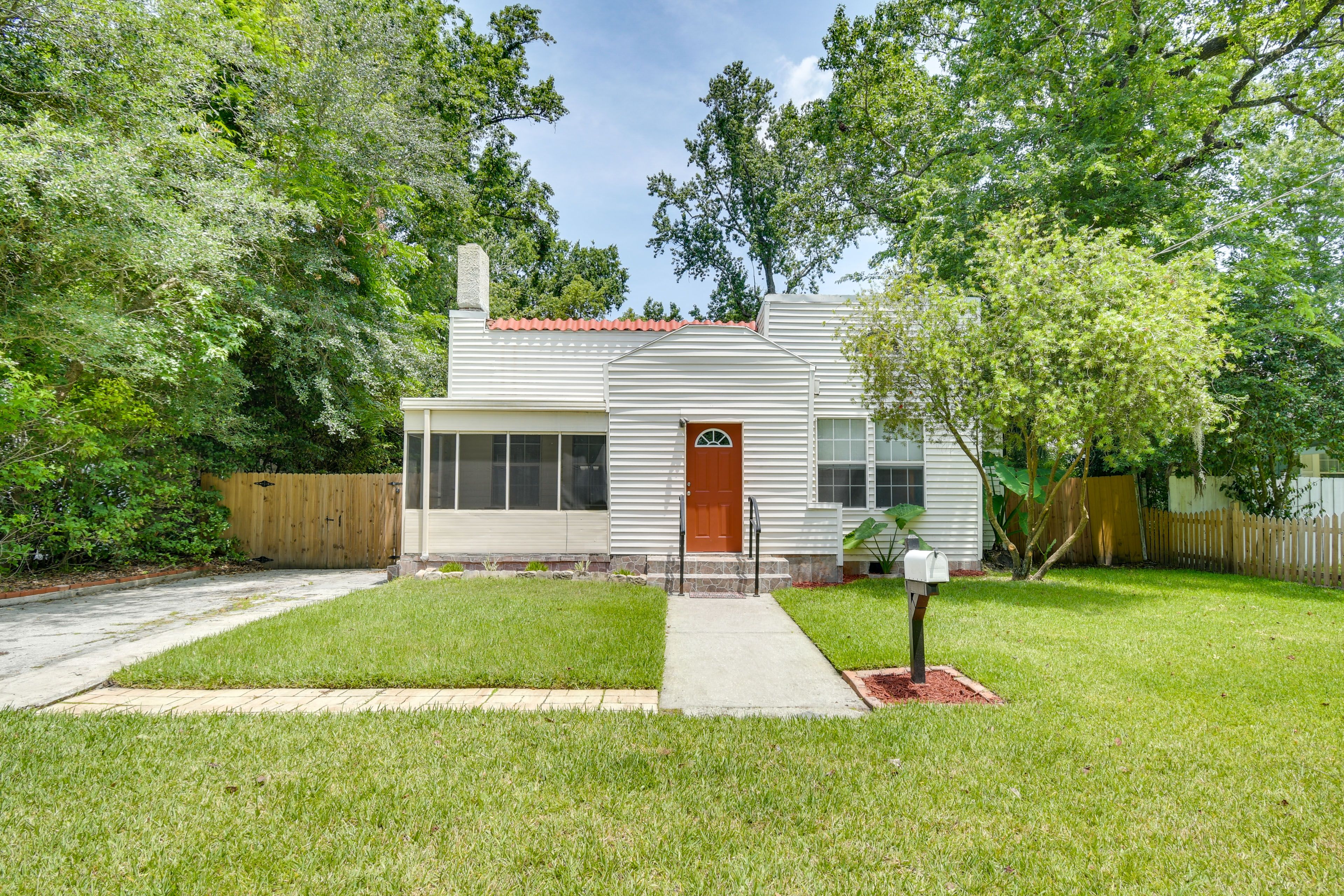 House Exterior | Free WiFi | 1 Mi to Sadler Point Marina