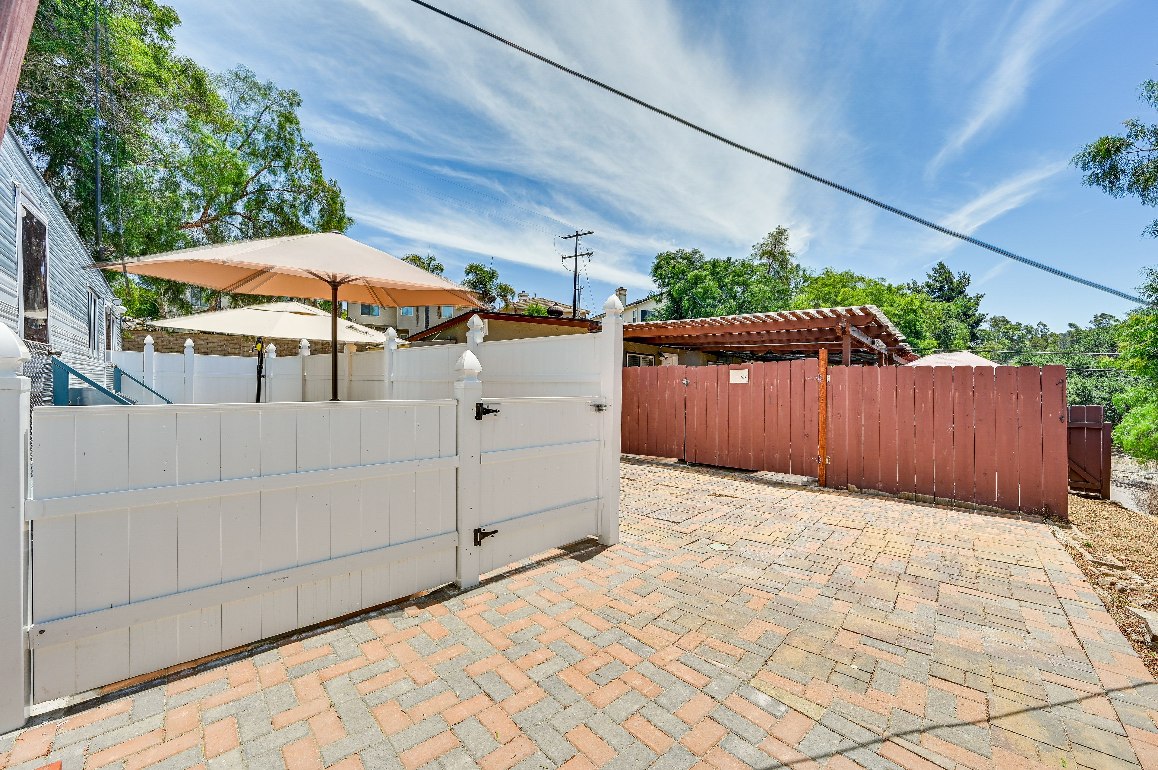 Property Exterior | Driveway (2 Vehicles)