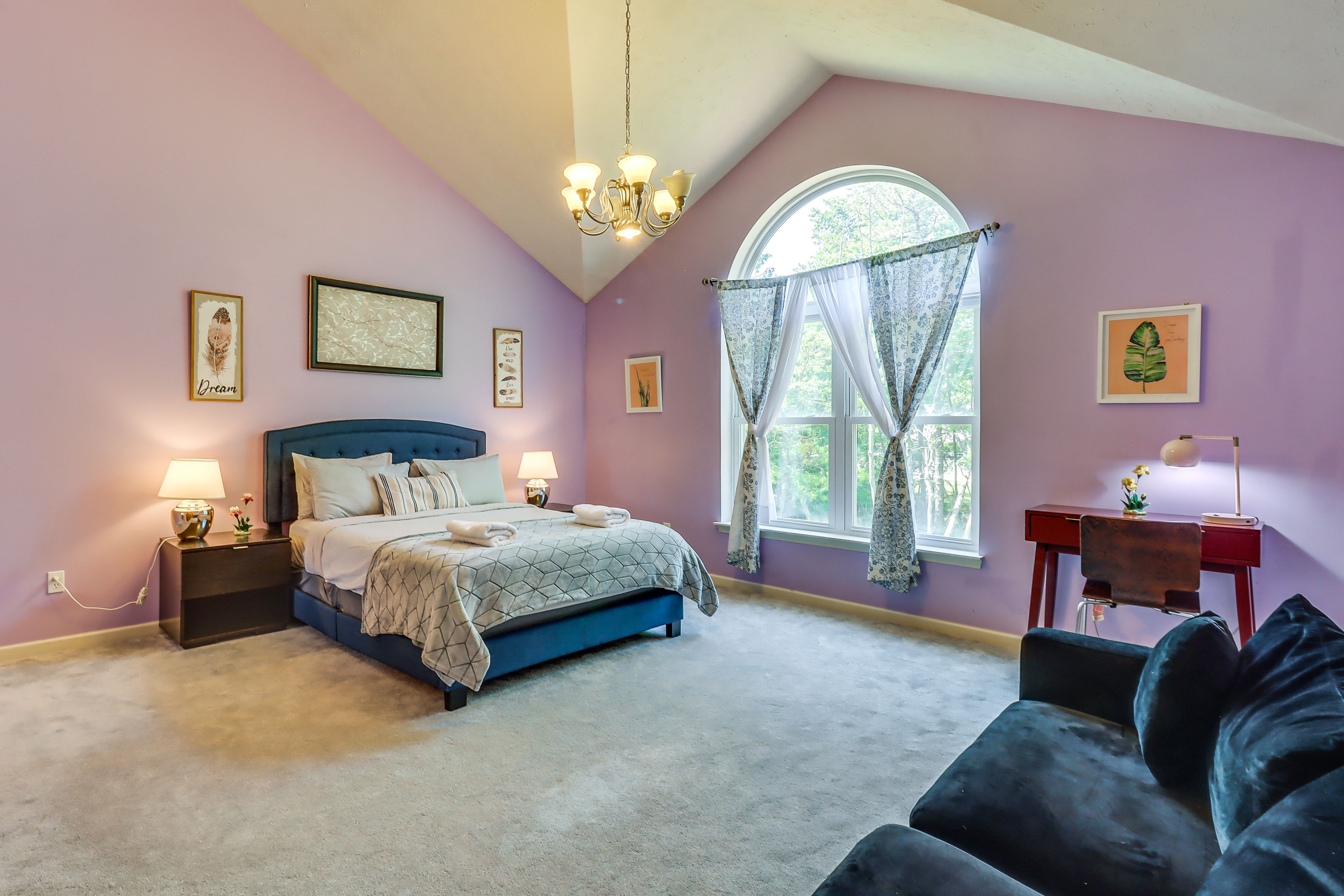 Bedroom 1 | King Bed | Queen Bed | Linens Provided | En-Suite Bathroom