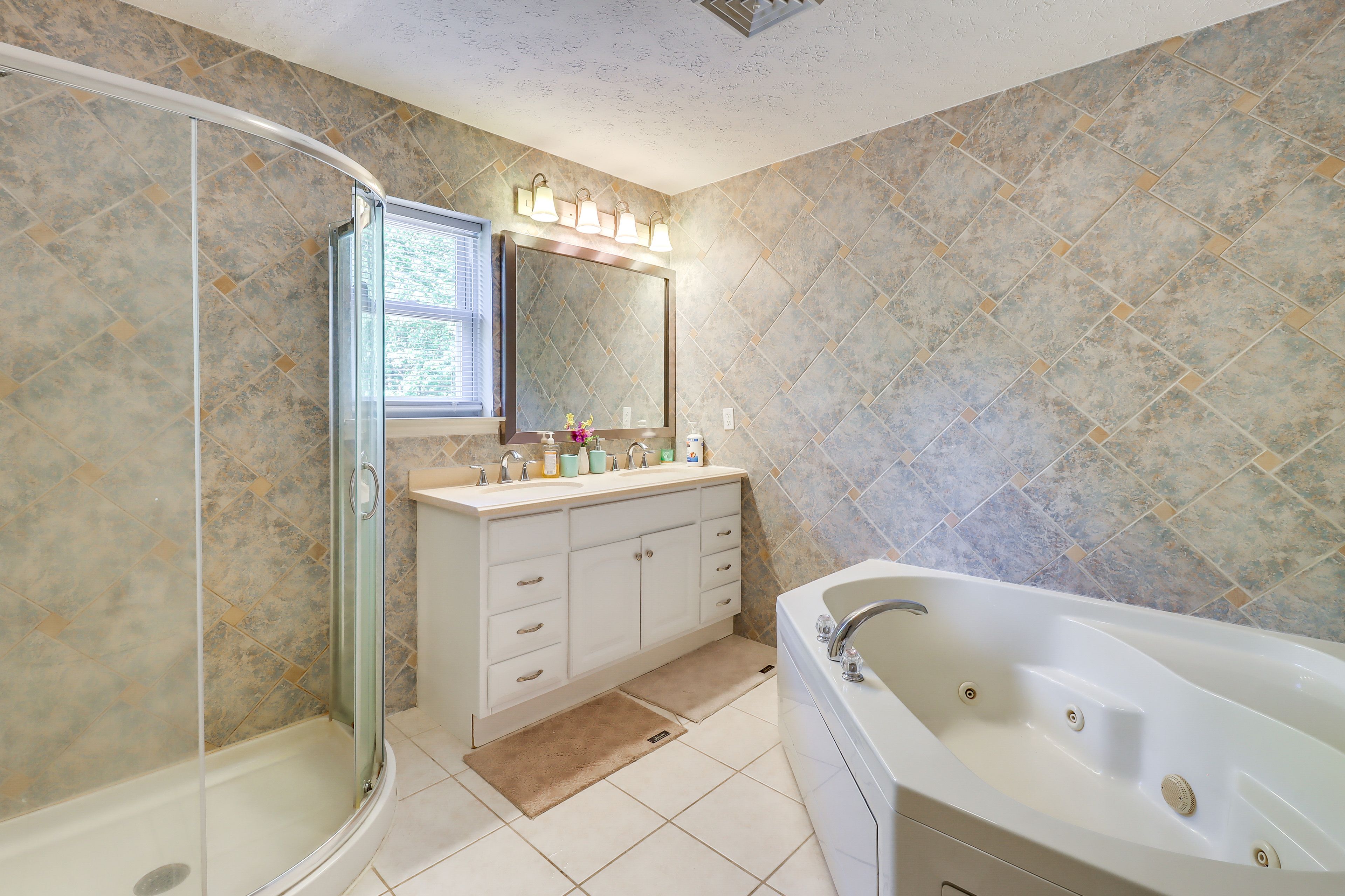 Full Bathroom | Walk-In Shower | Jetted Tub | Complimentary Toiletries