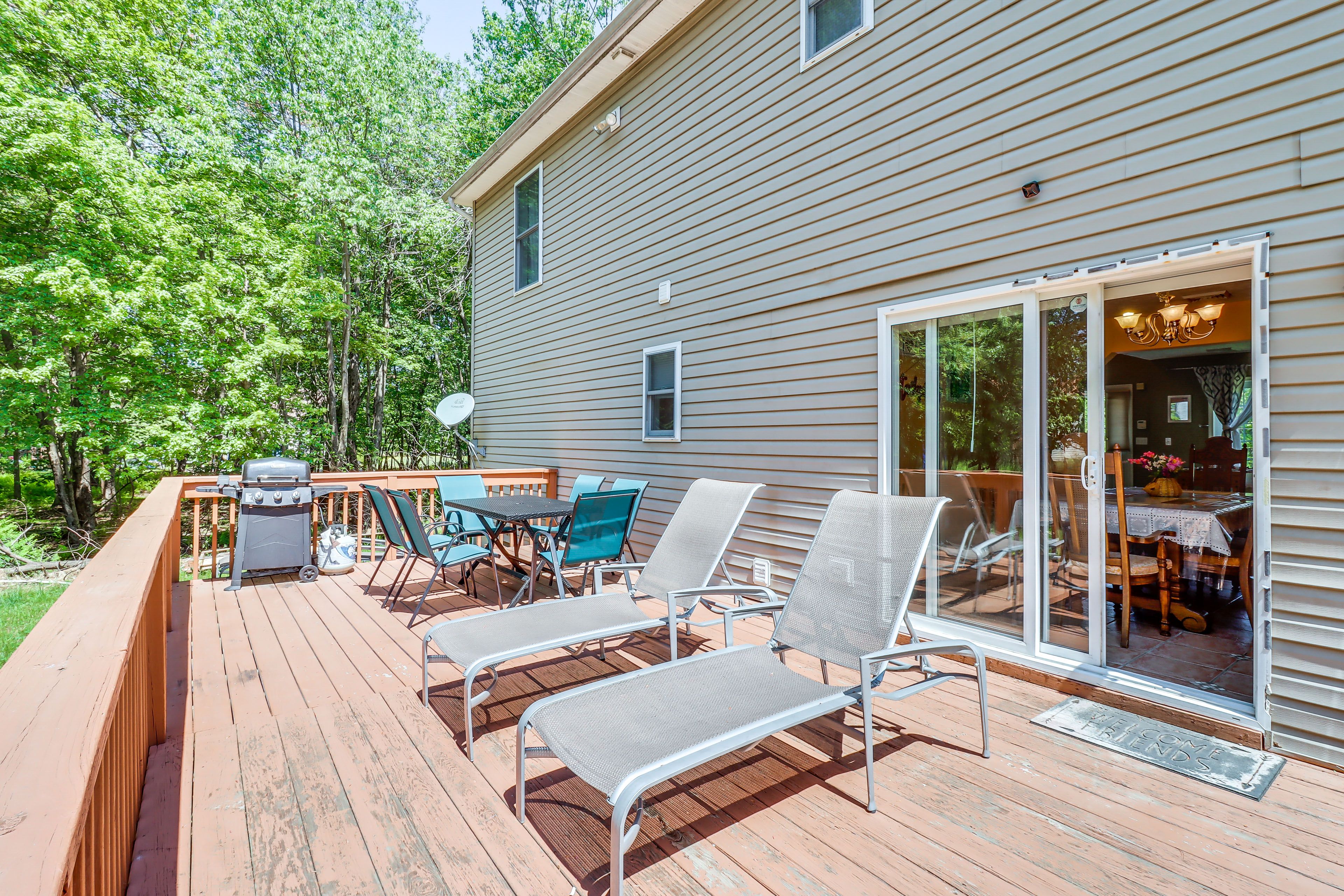 Deck | Gas Grill | Outdoor Seating & Dining