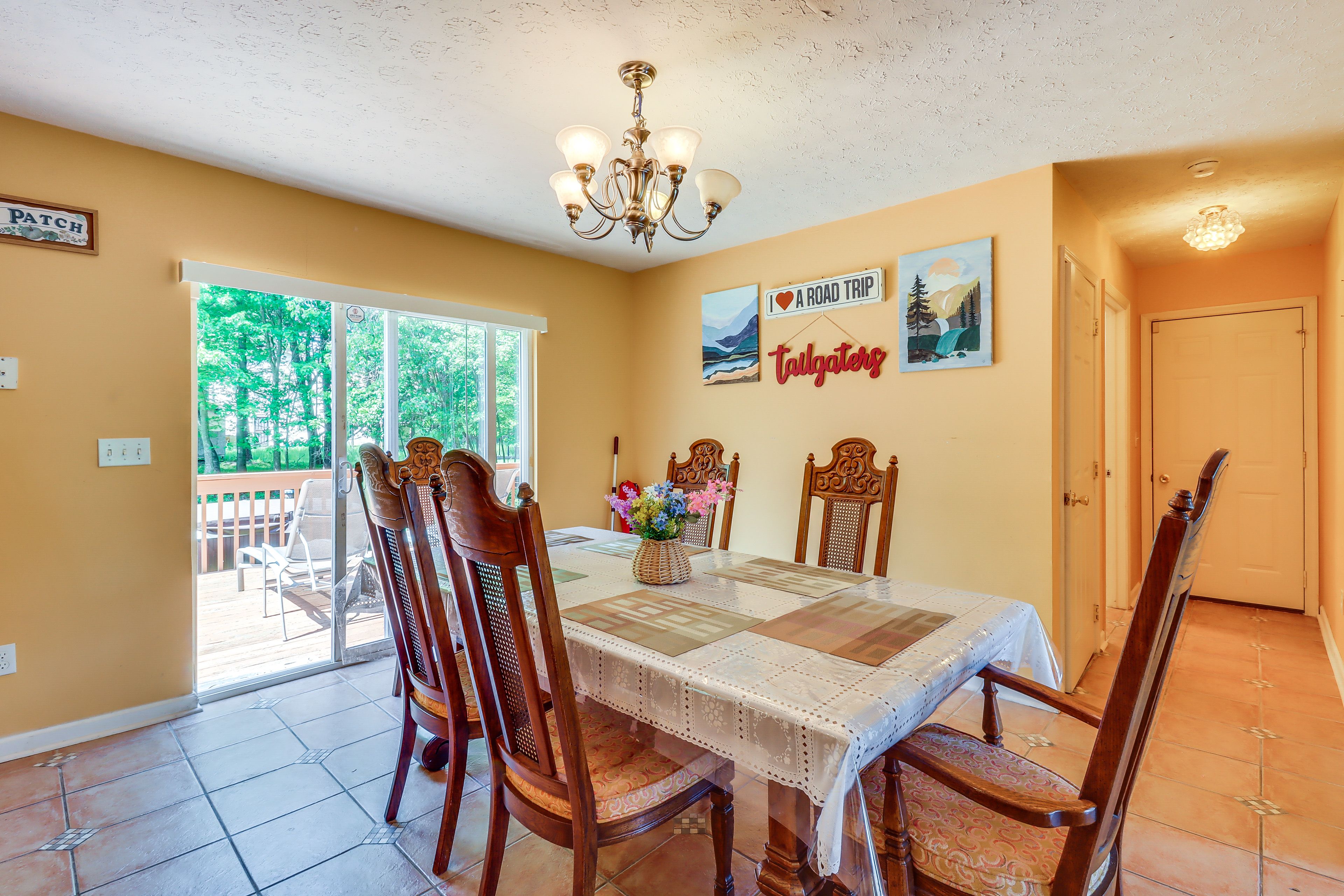 Dining Area | Dining Table | Dishware/Flatware