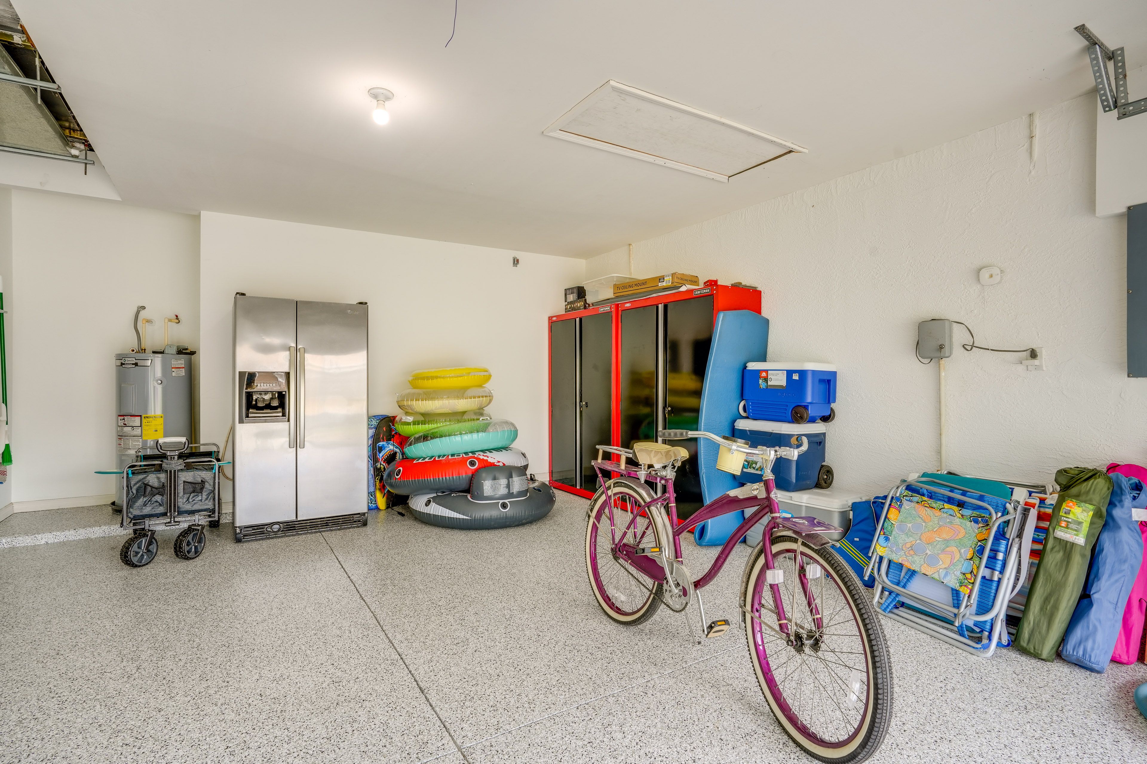 Garage | Pool Toys | Bicycle | Beach Chairs