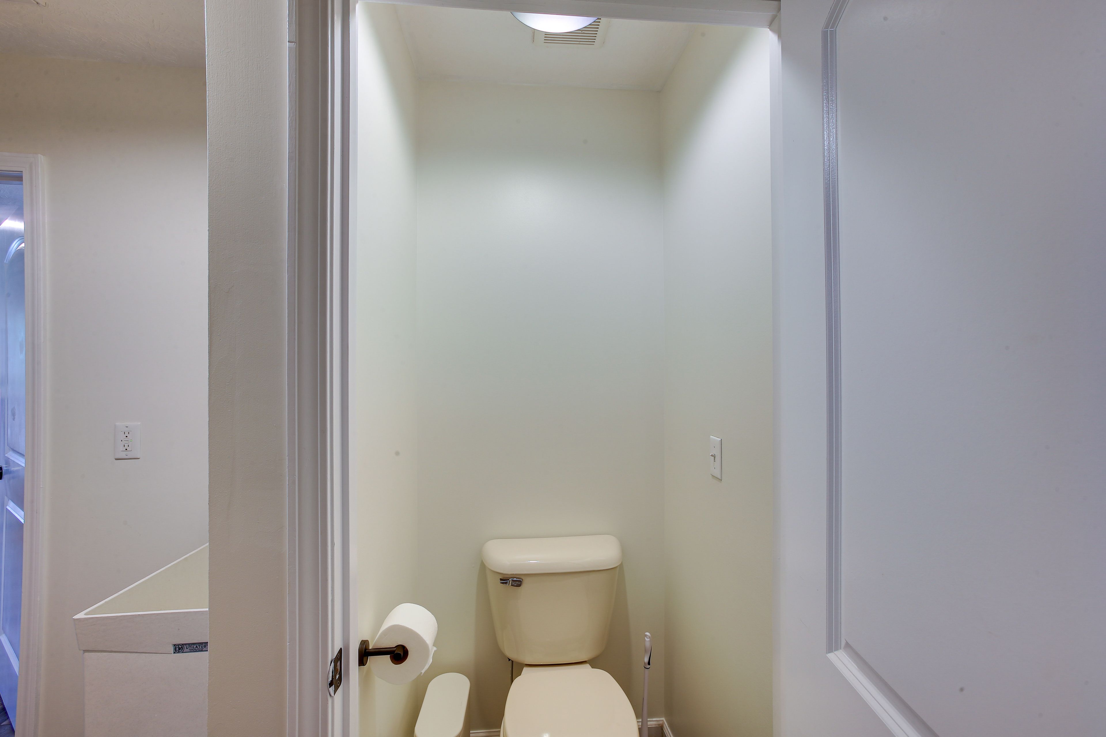 Half Bathroom | 1st Floor