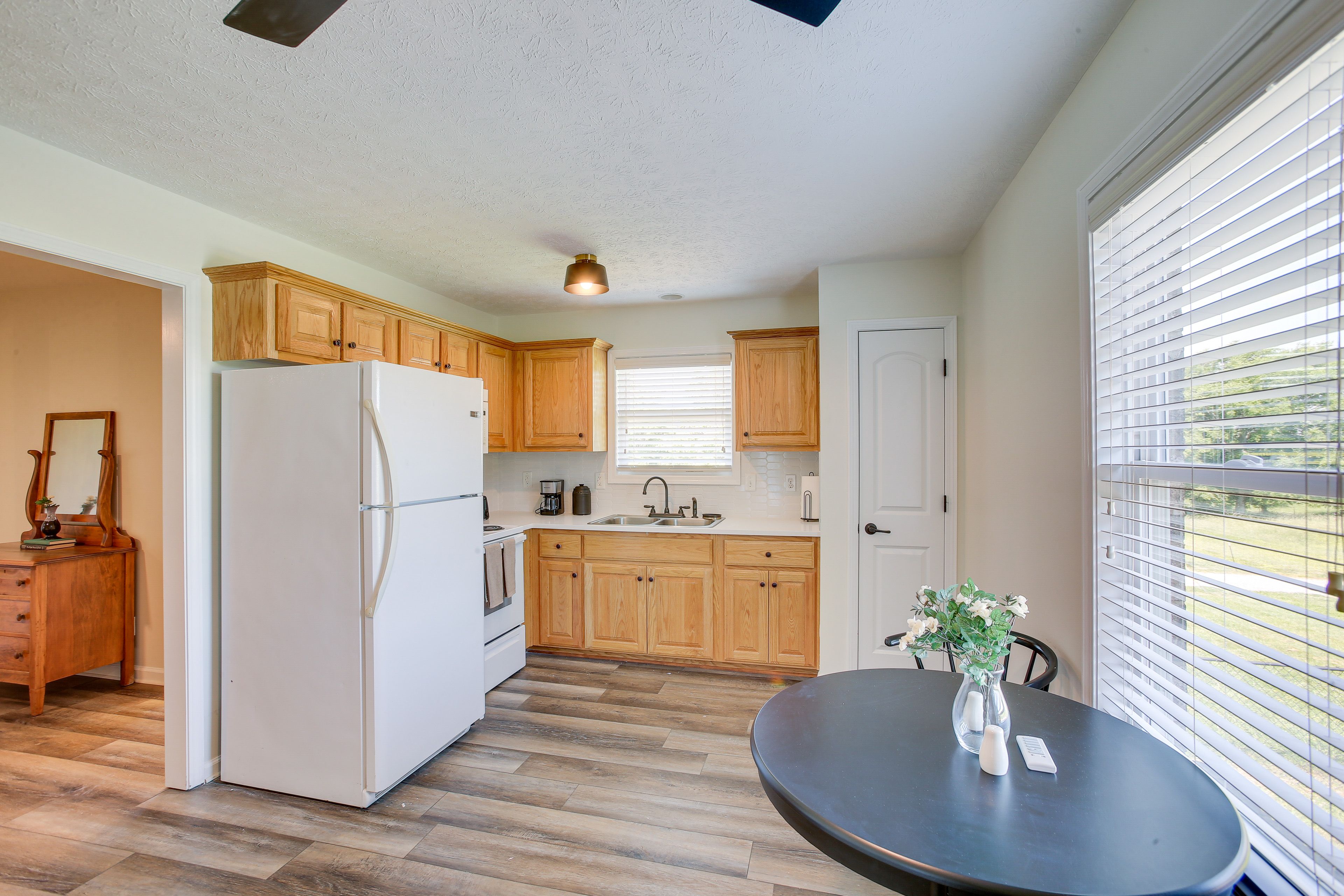 Mother-In-Law Suite | Kitchenette & Dining Area | 1st Floor