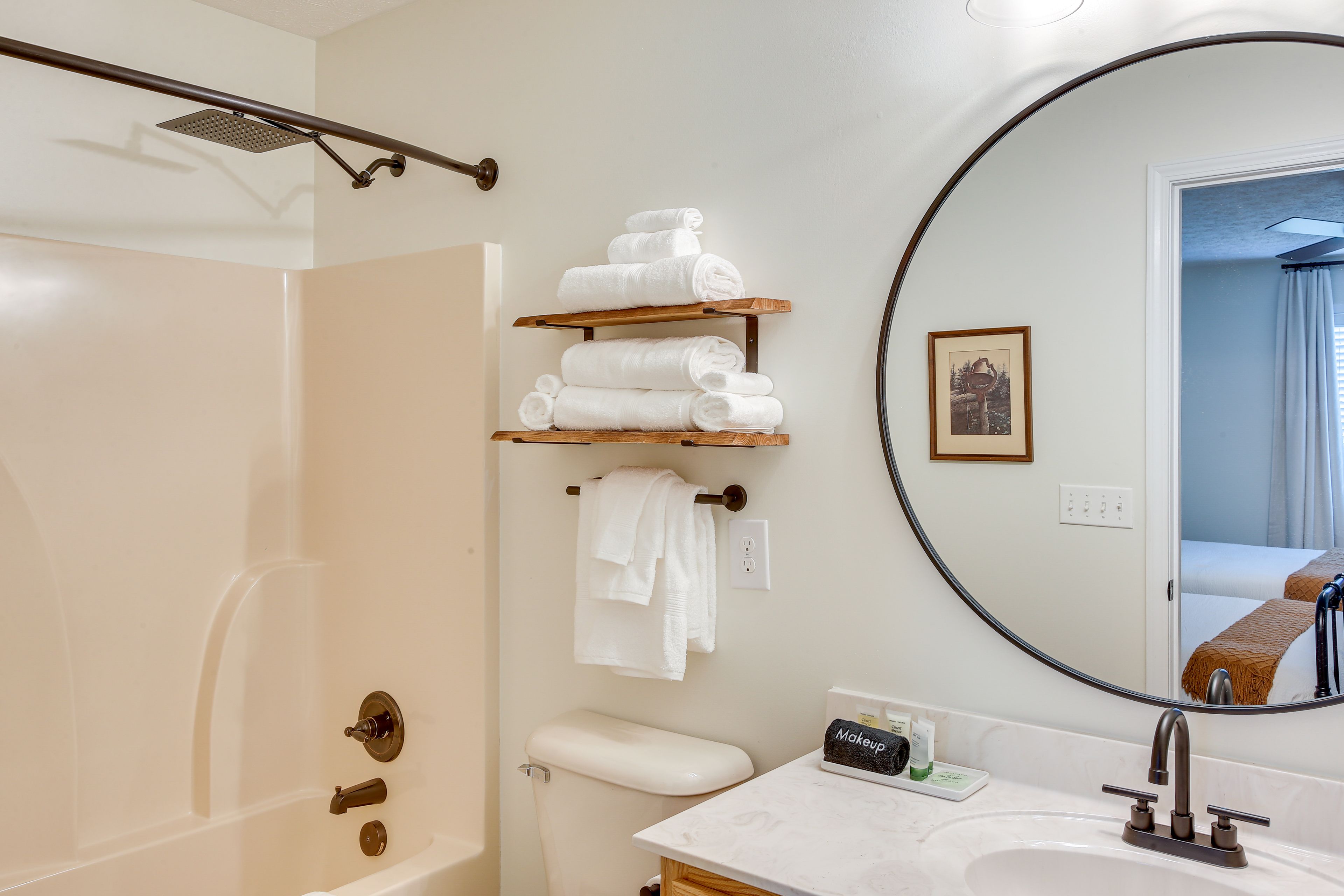 En-Suite Bathroom | 1st Floor