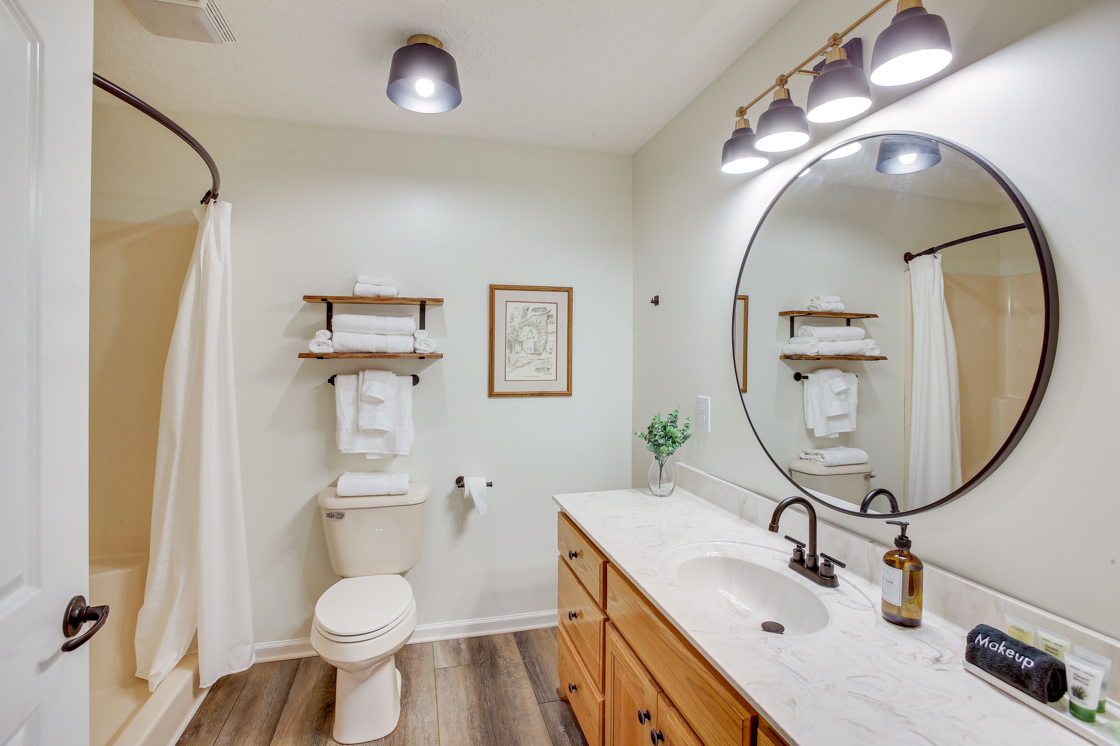 En-Suite Bathroom | 1st Floor