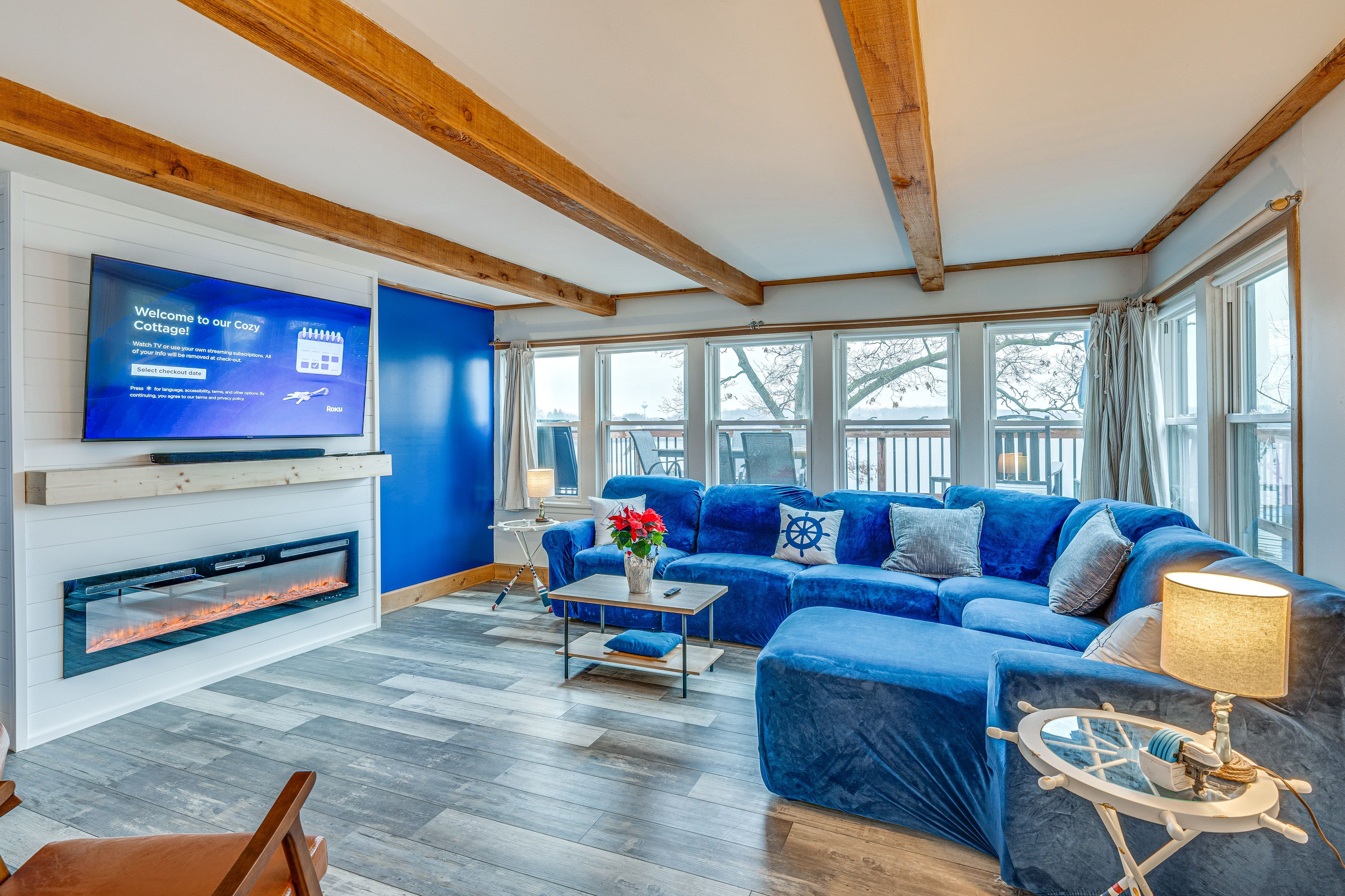 Living Room | Free WiFi | Projector Screen | 2,800 Sq Ft