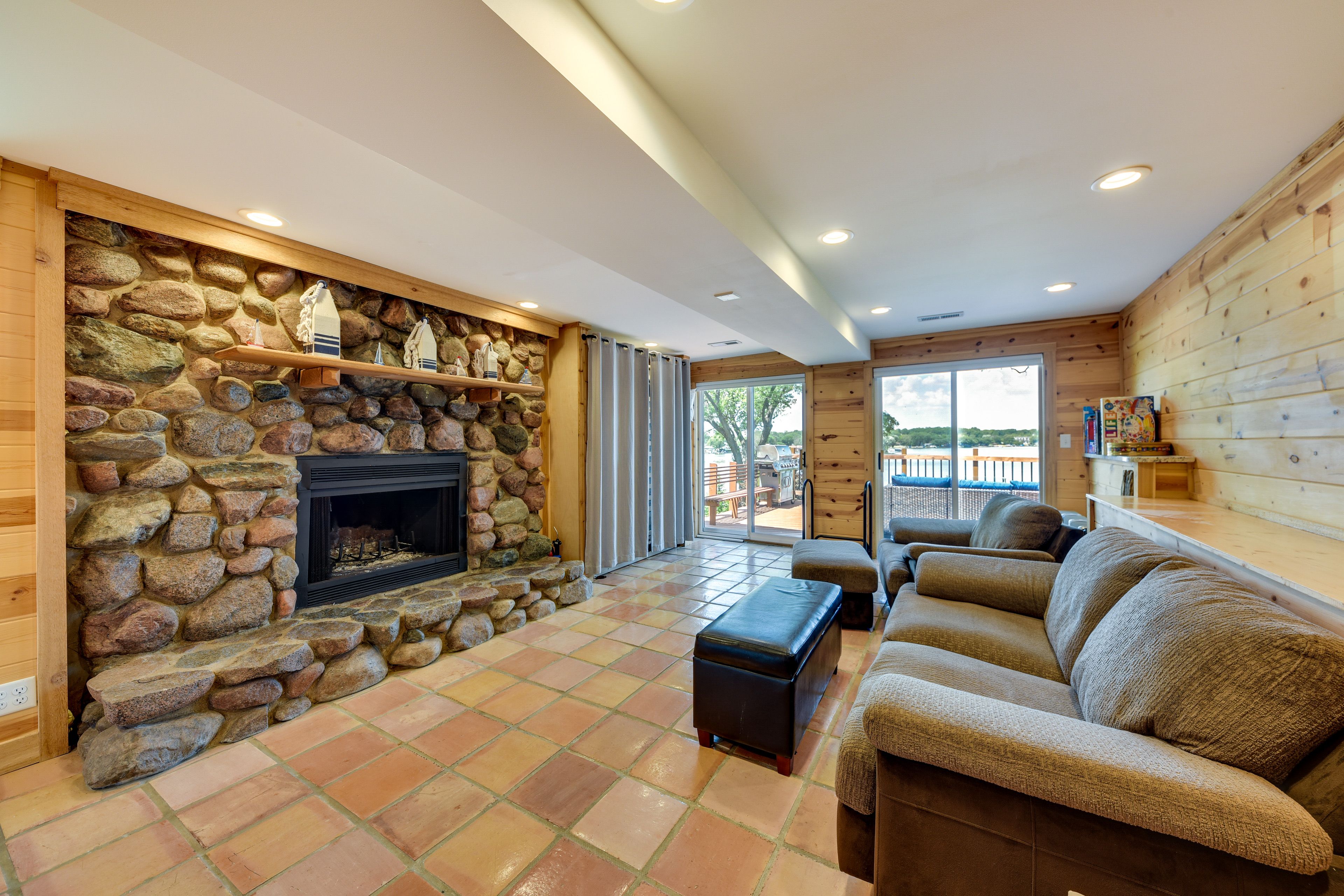 Bonus Room | Queen Murphy Bed