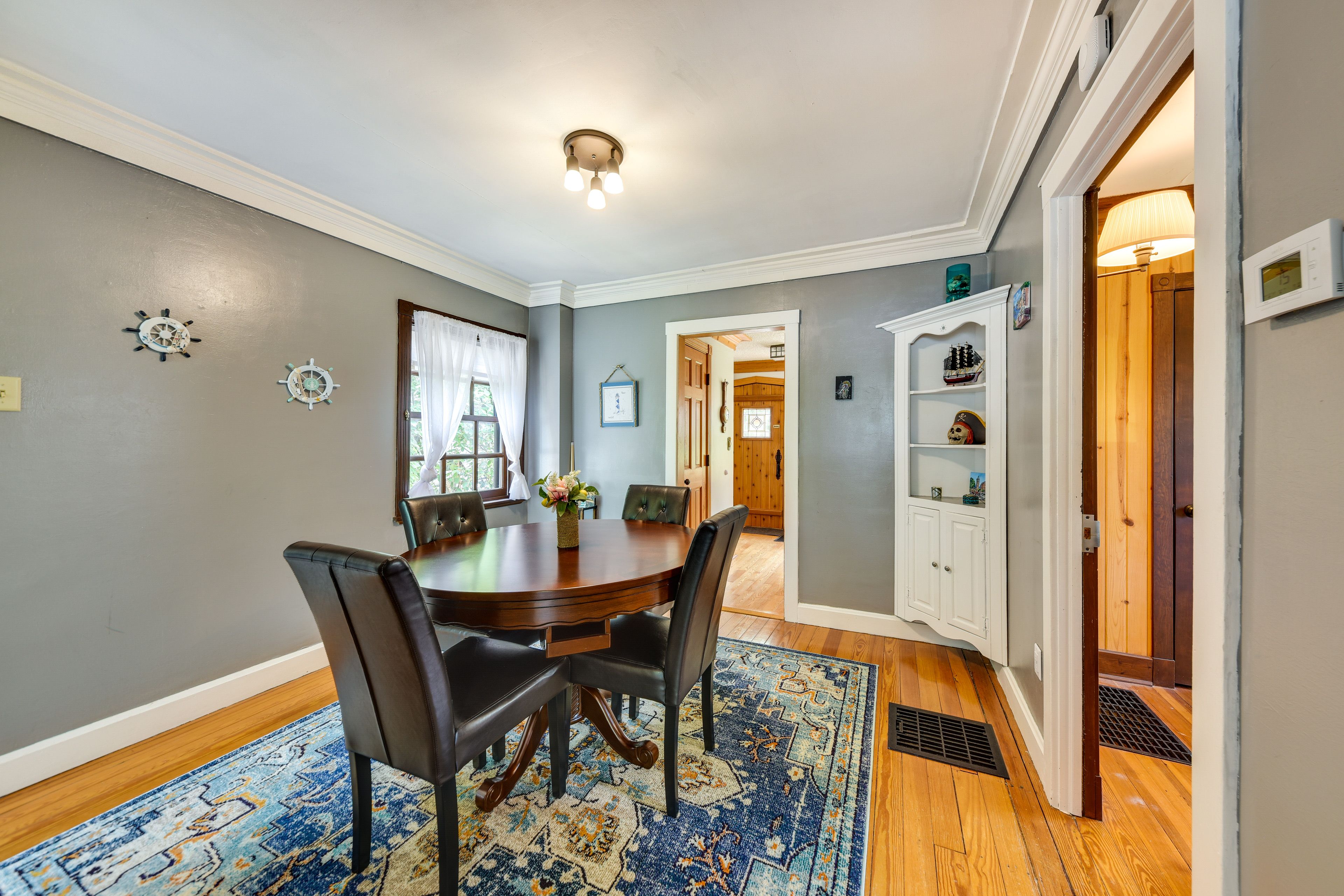 Dining Area | Dishware/Flatware Provided | Poker Table