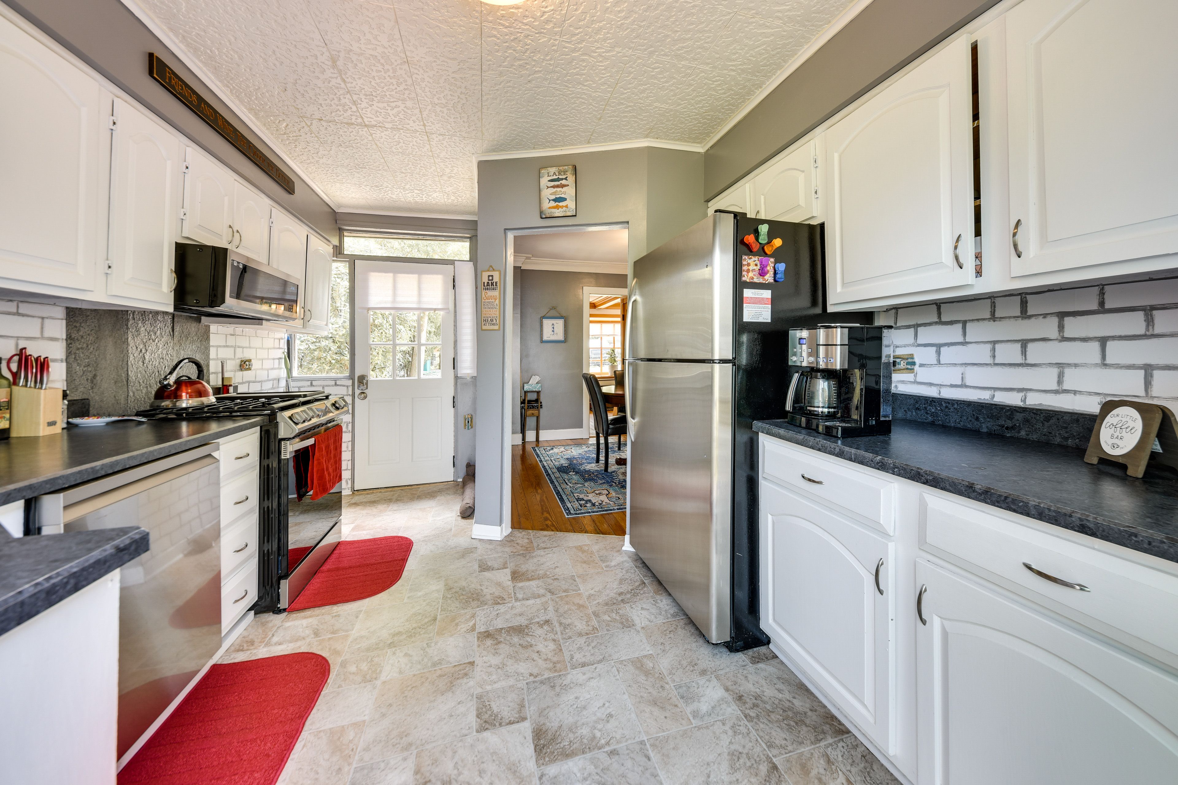 Kitchen | Cooking Basics | Coffee Maker | Paper Towels/Trash Bags Provided