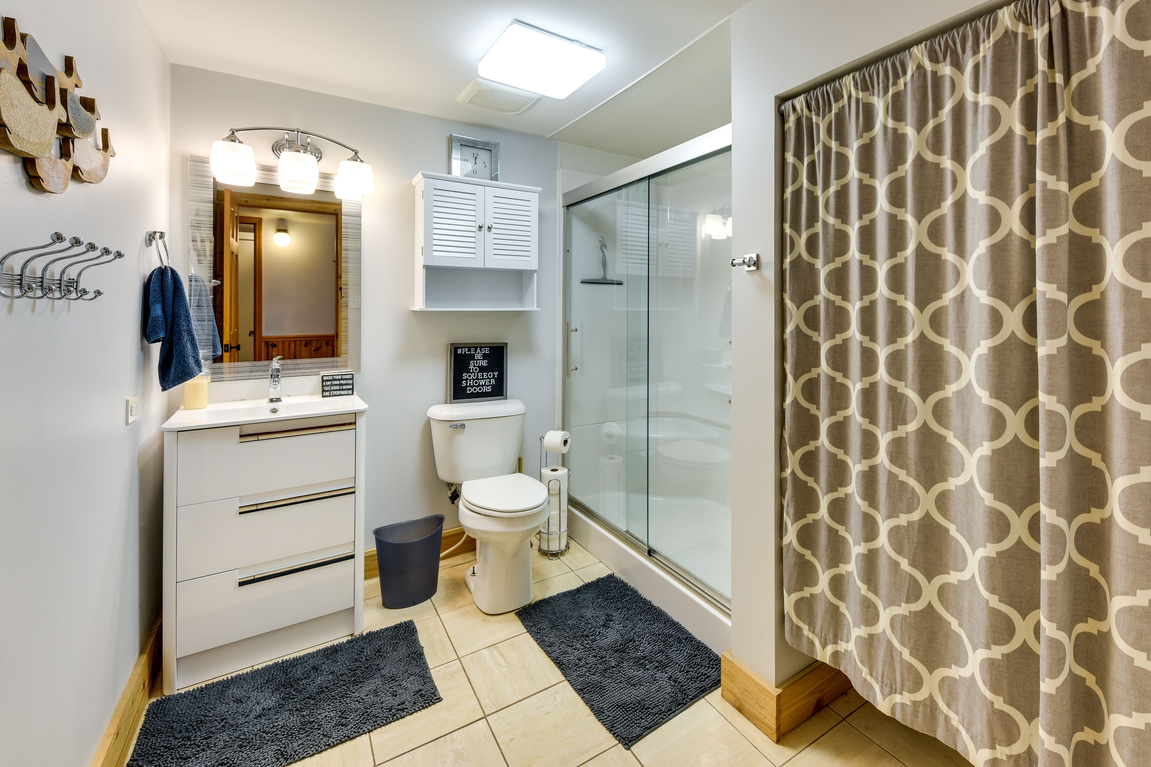 Full Bathroom | Towels Provided | Complimentary Toiletries