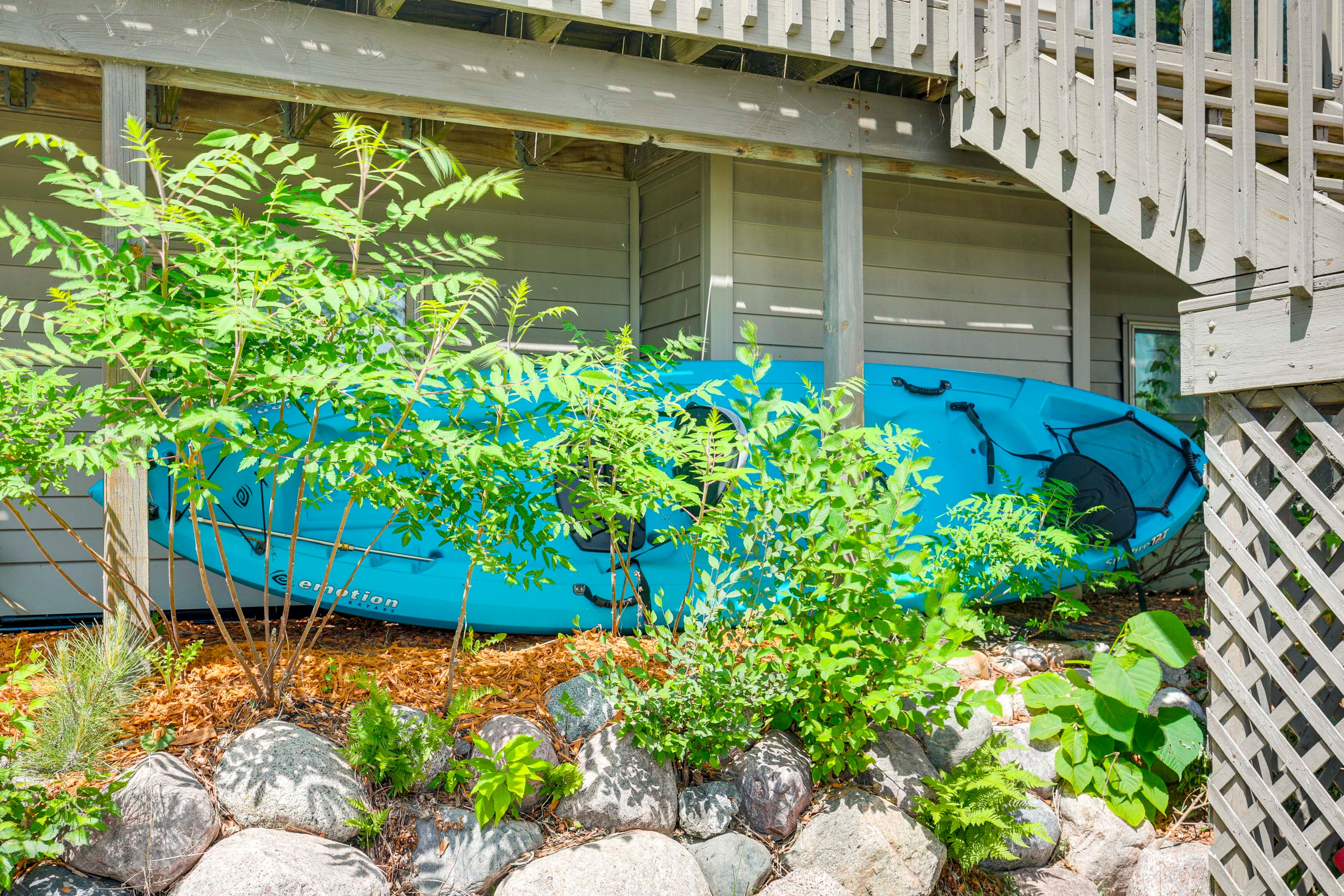 Private Yard | Kayak | Picnic Table | Fire Pit